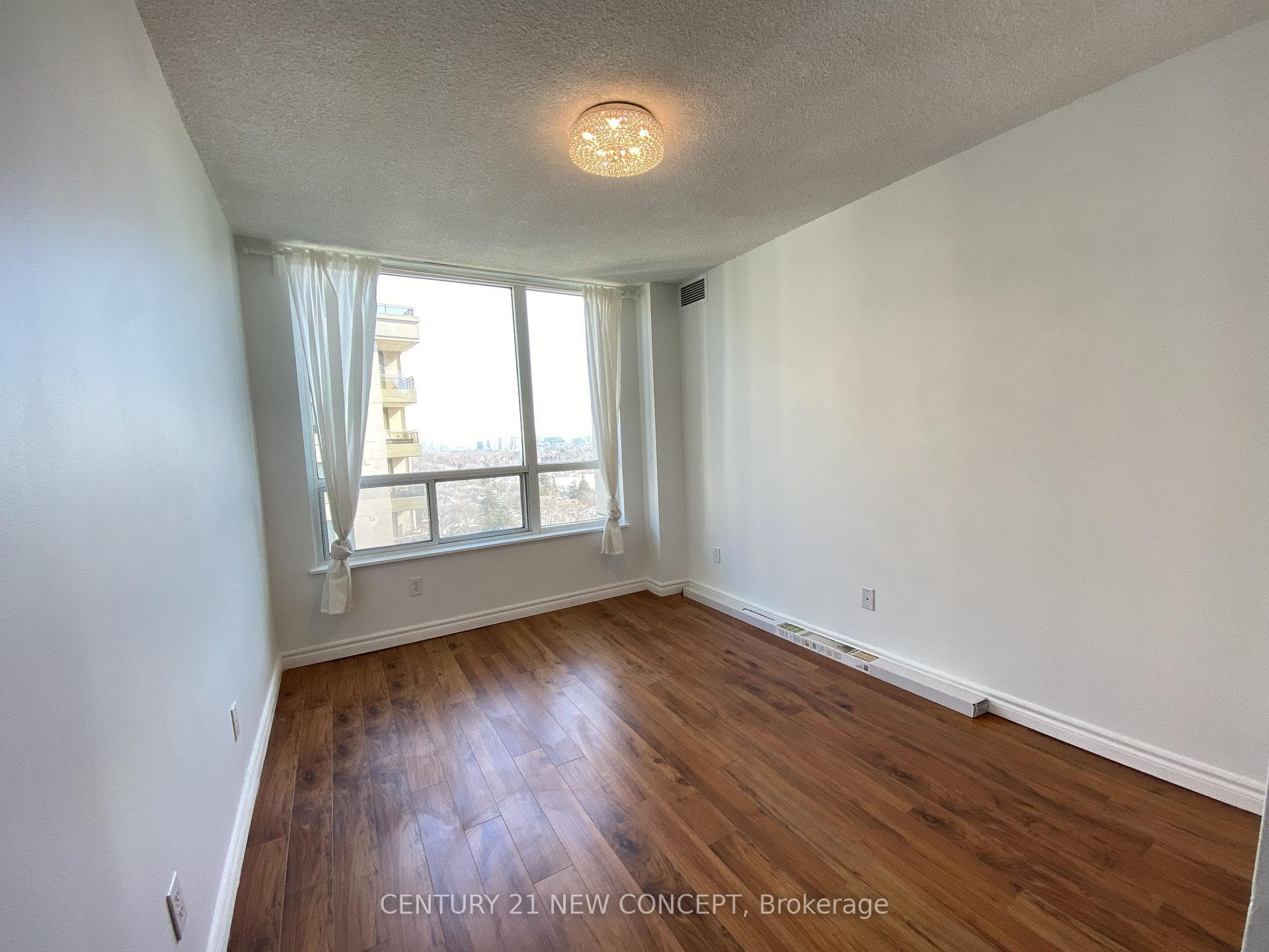 18 Parkview Avenue Unit 2006 photo 11