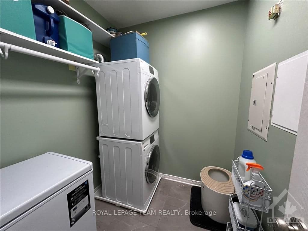 298 LONDON Terrace photo 14