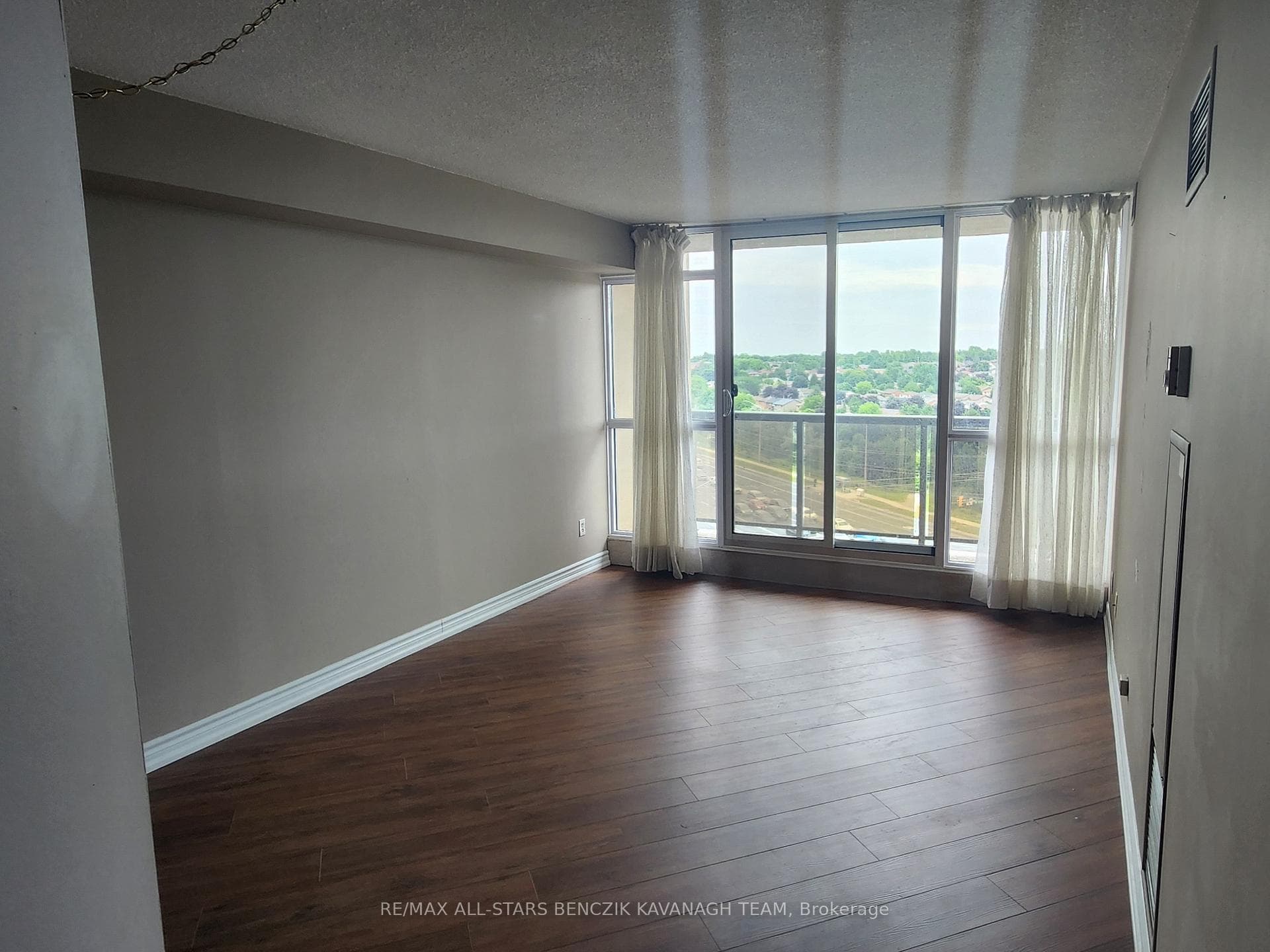 2 Westney Road Unit 902 photo 2
