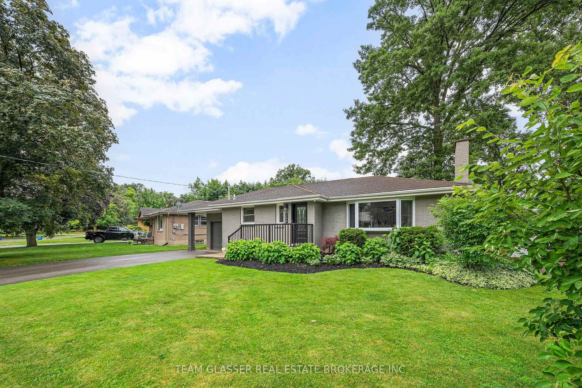 264 RIDGEWOOD Crescent photo 3