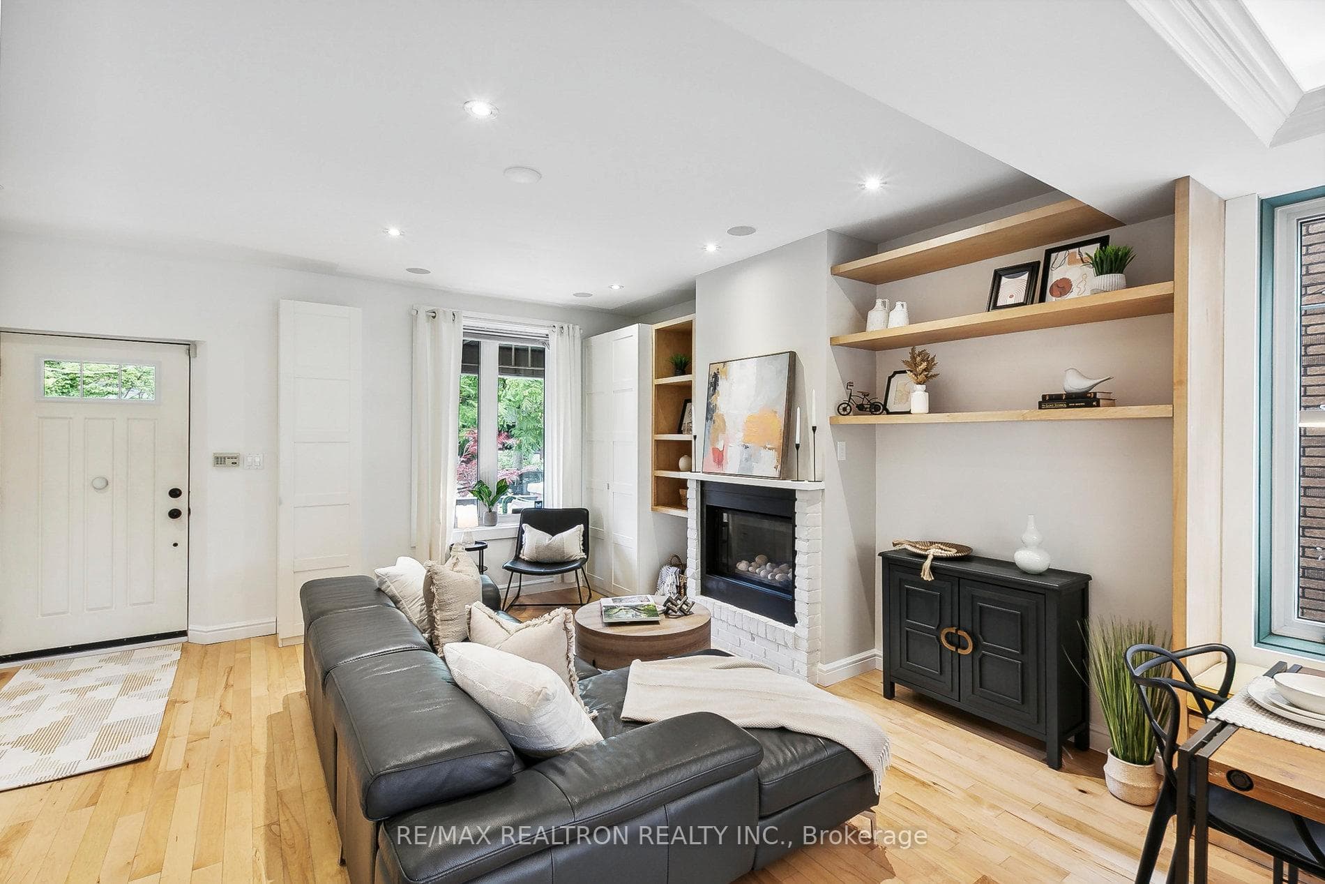 282 Perth Avenue photo 7