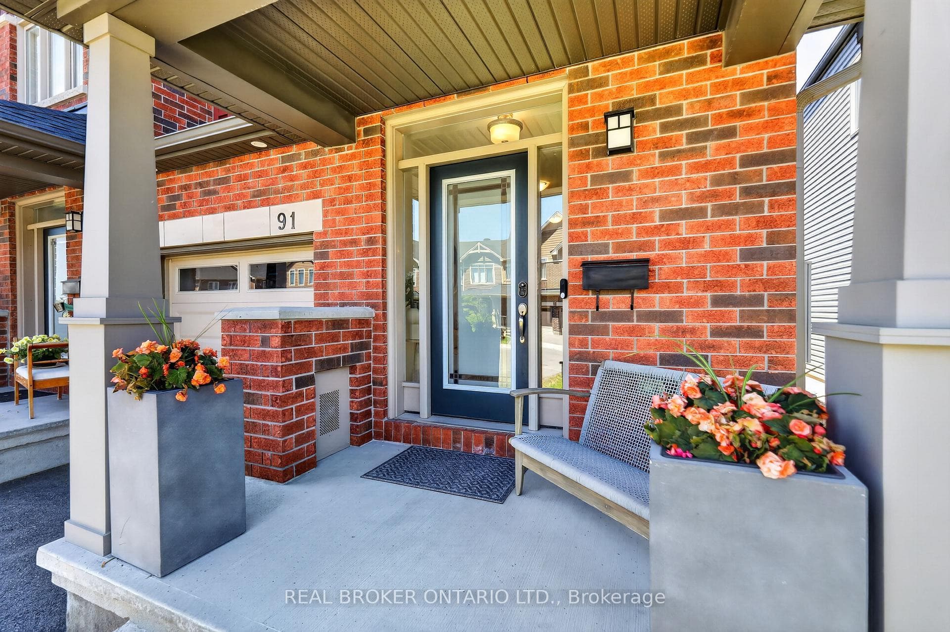91 Chevron Place photo 3
