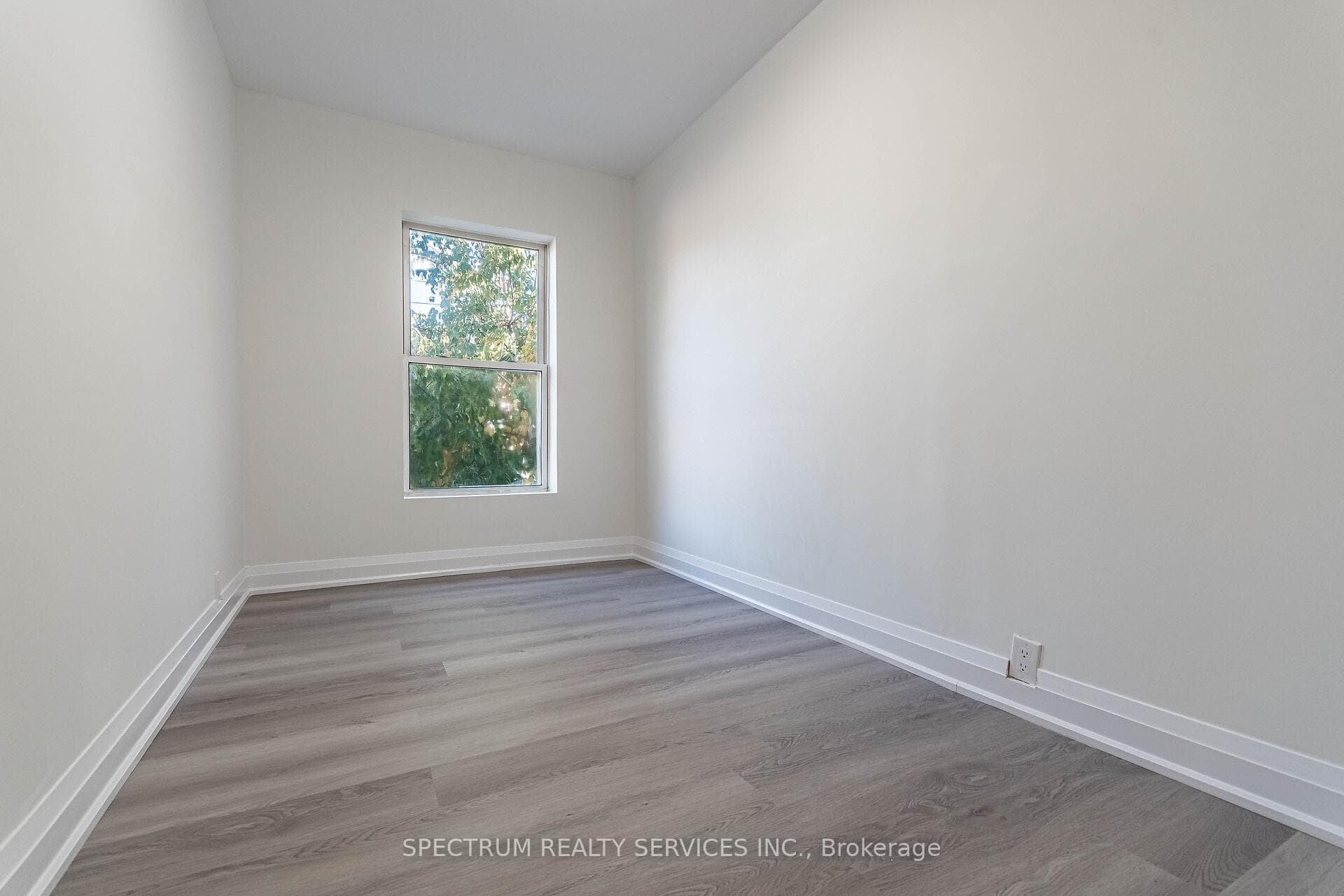 135 East Avenue photo 35