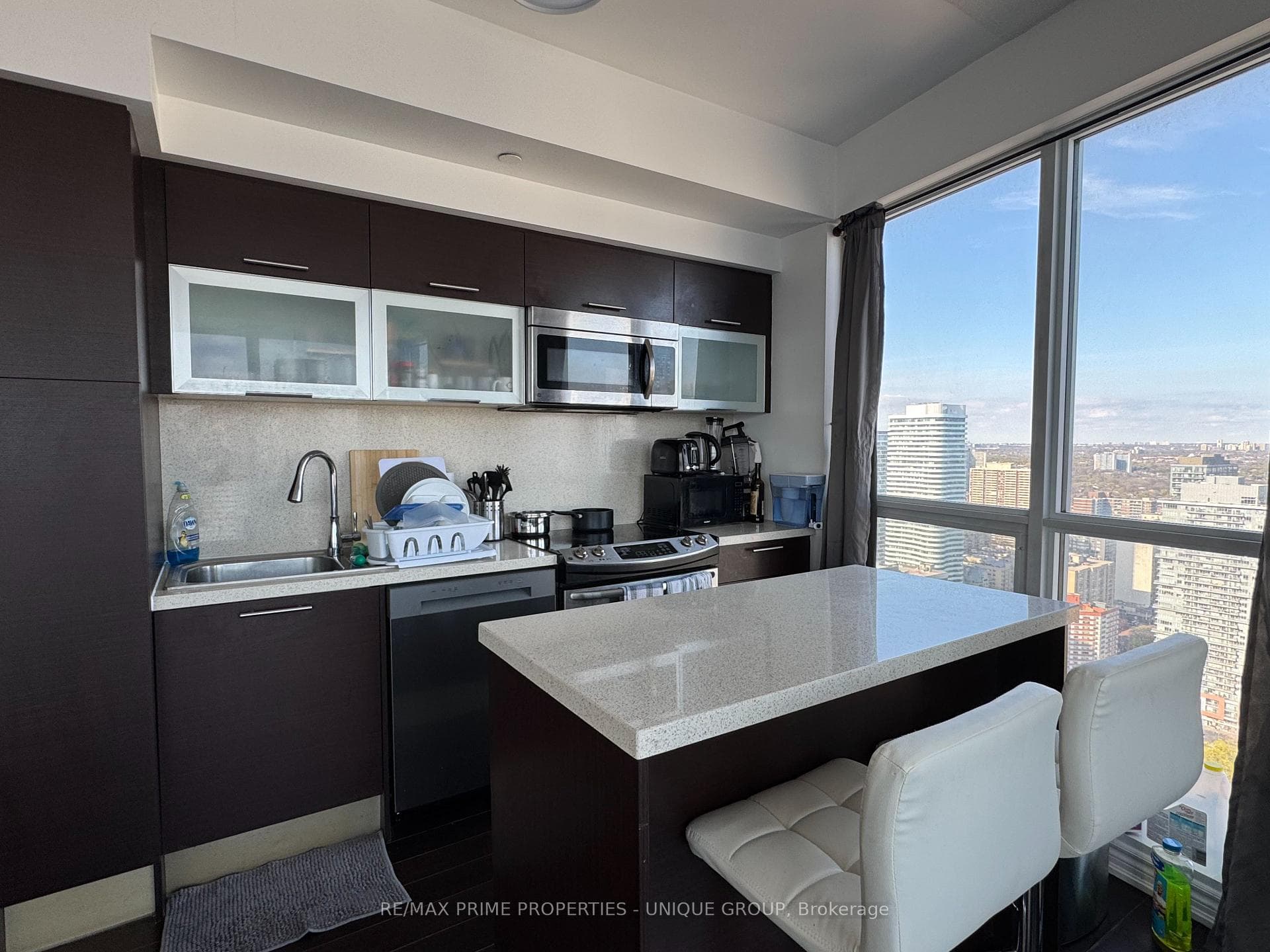 386 Yonge Street Unit 3807 photo 9