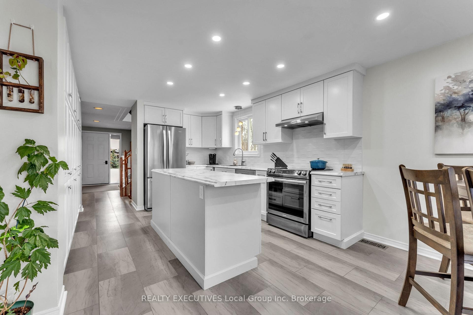 670 Tackaberry Drive photo 4
