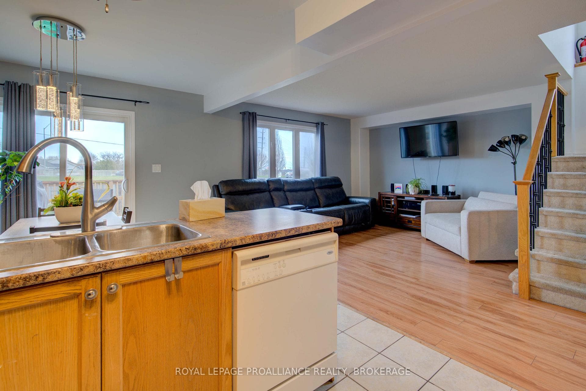 2177 Swanfield Street photo 18