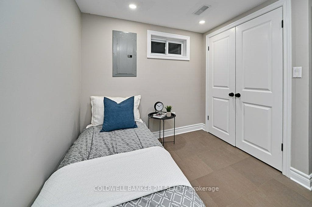 107 Cromwell Avenue photo 28