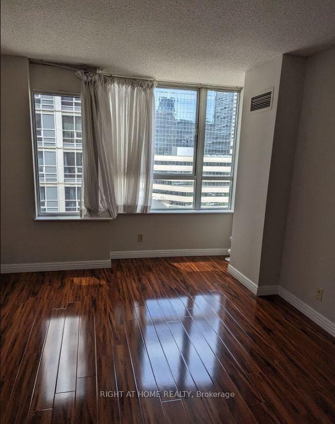 717 Bay Street Unit 1111 photo 13