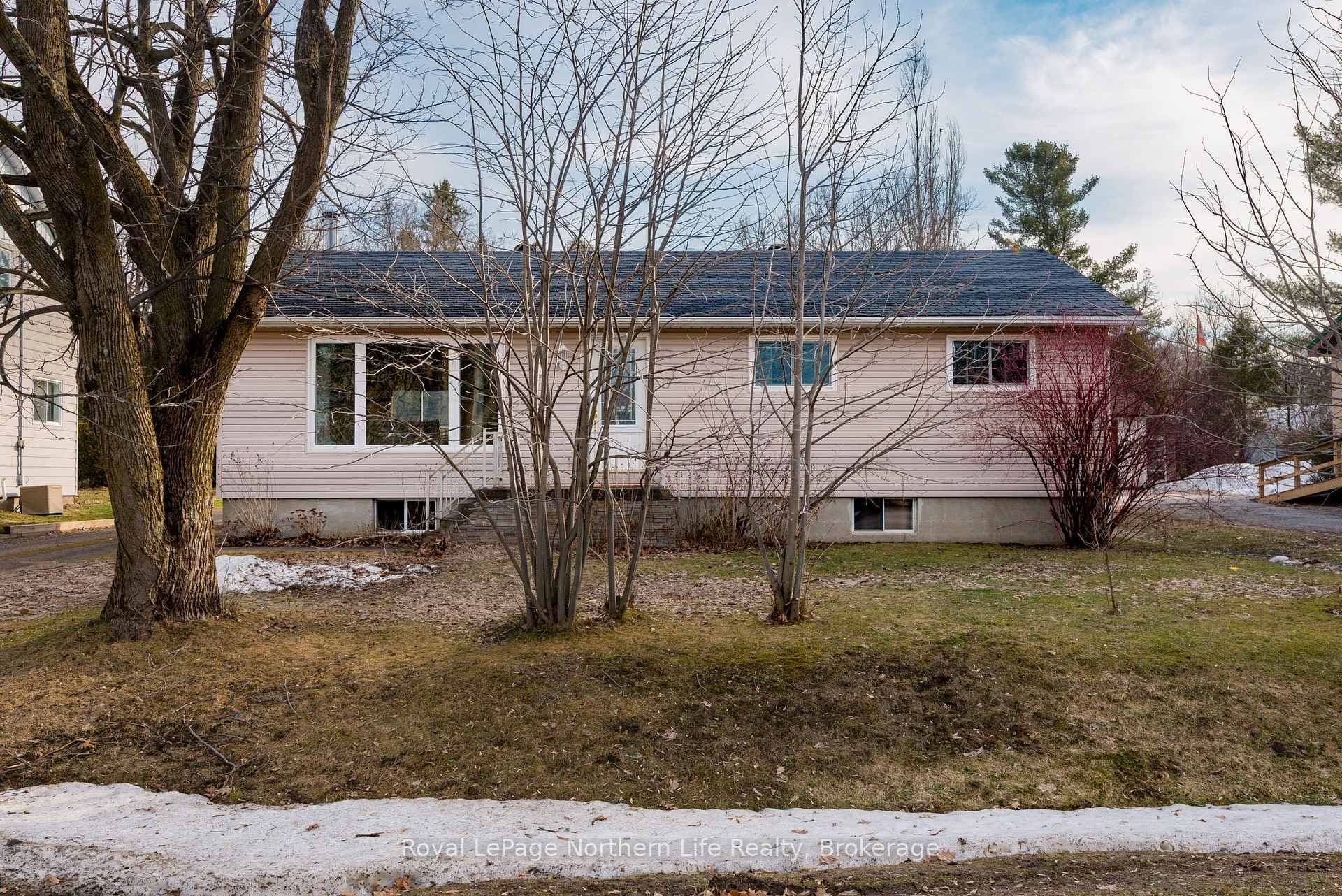374 Bridge Avenue photo 2