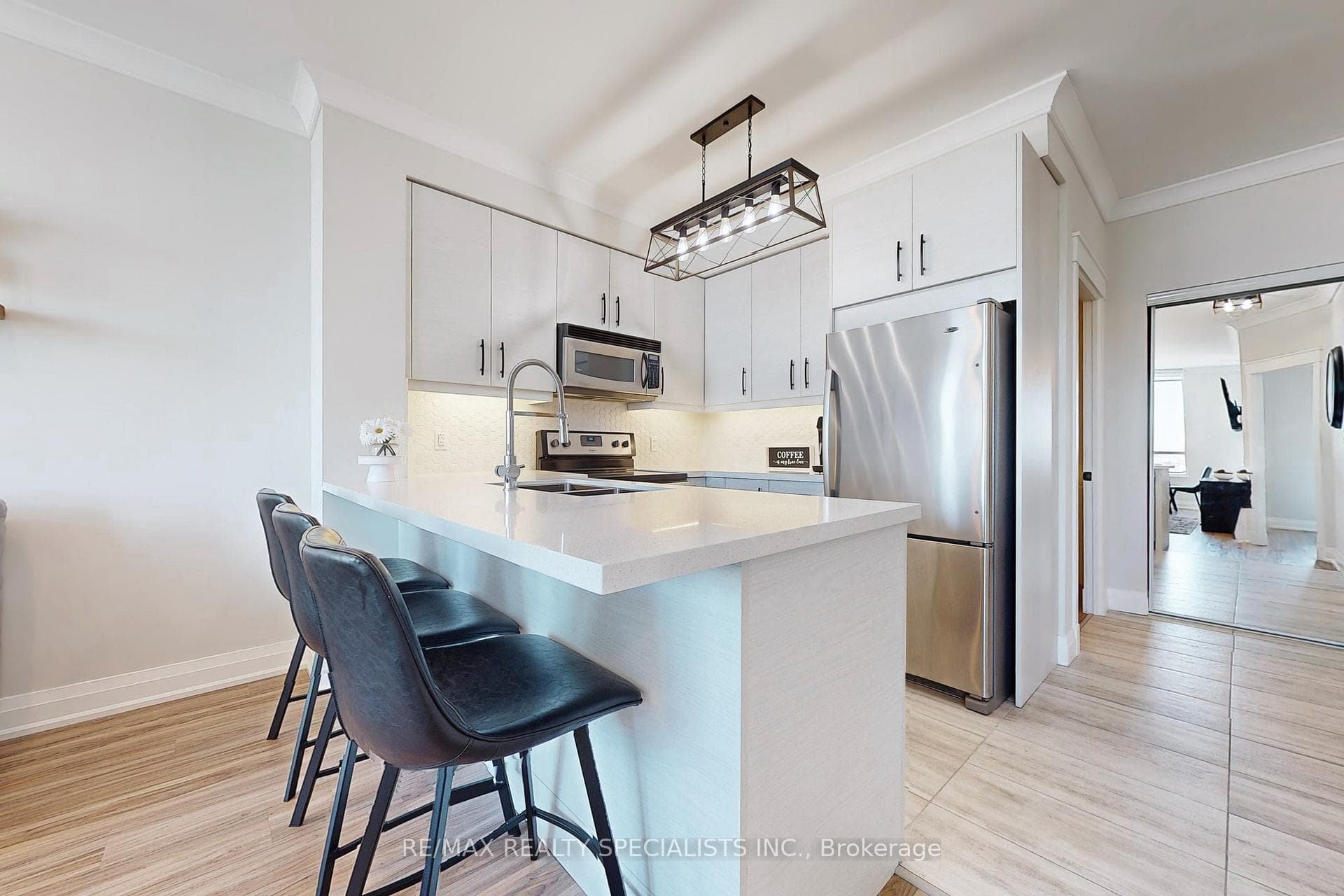 3504 Hurontario Street Unit 3211 photo 1