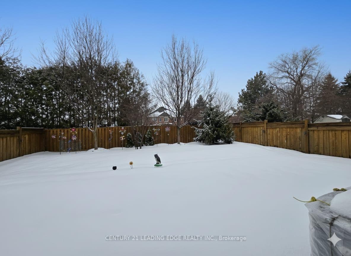 66 Degraaf Crescent photo 45