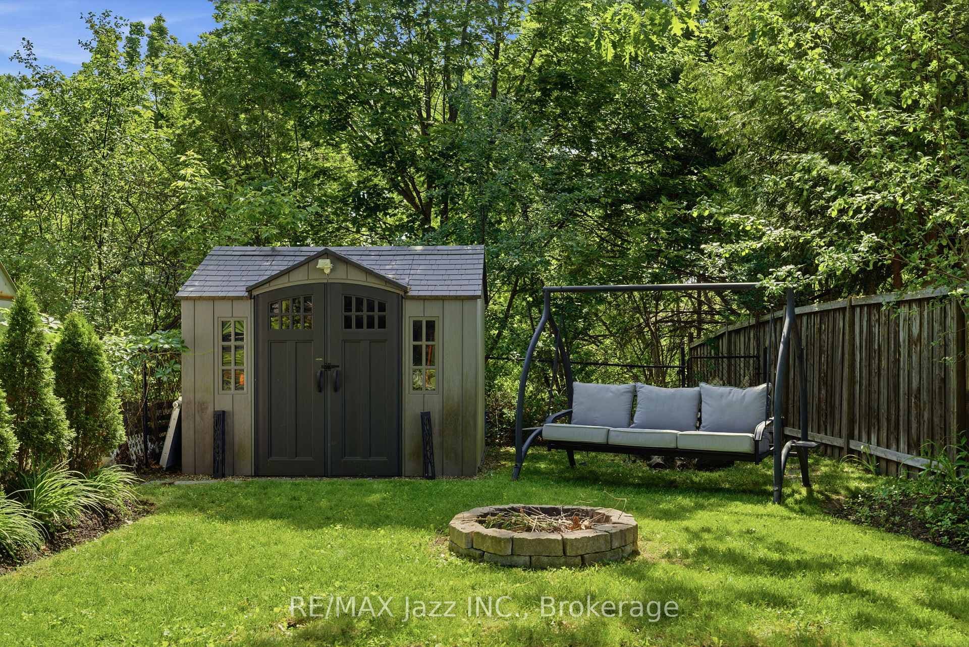 555 Cobblehill Drive photo 45