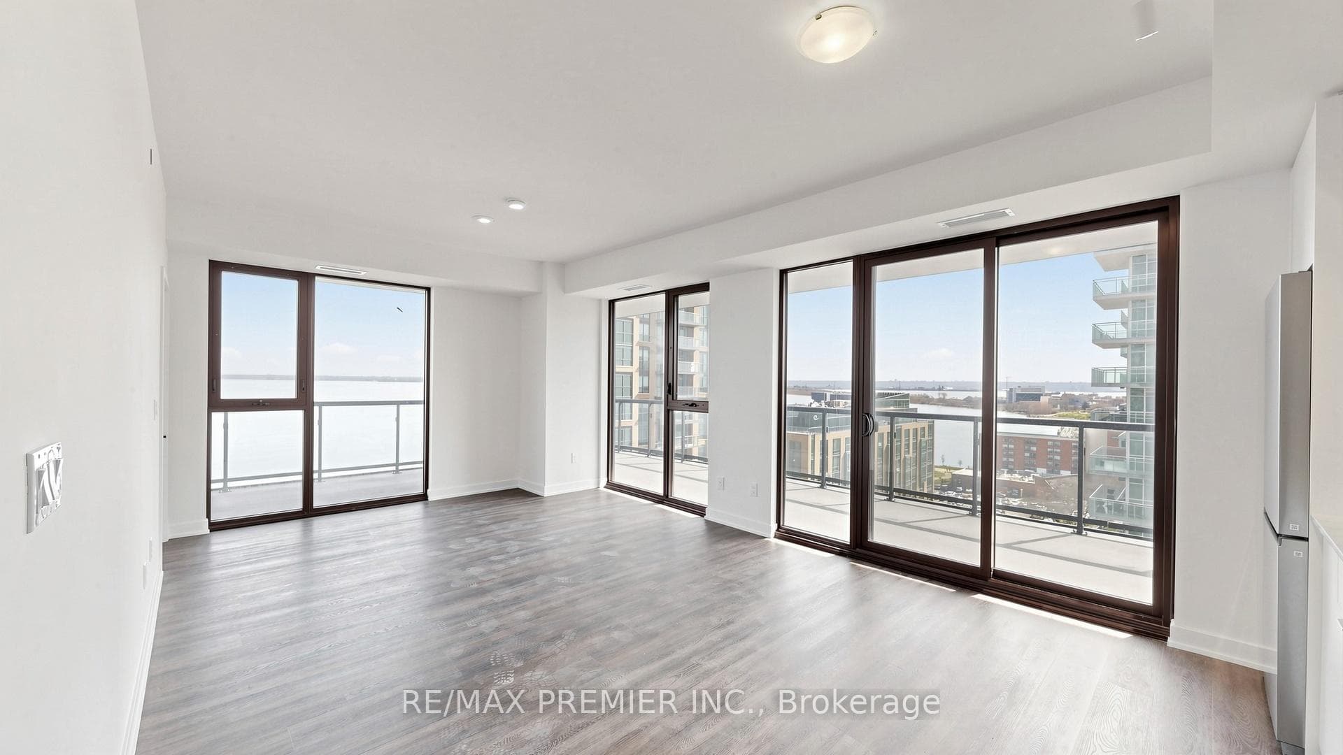 2075 Lakeshore Road Unit 1108 photo 3