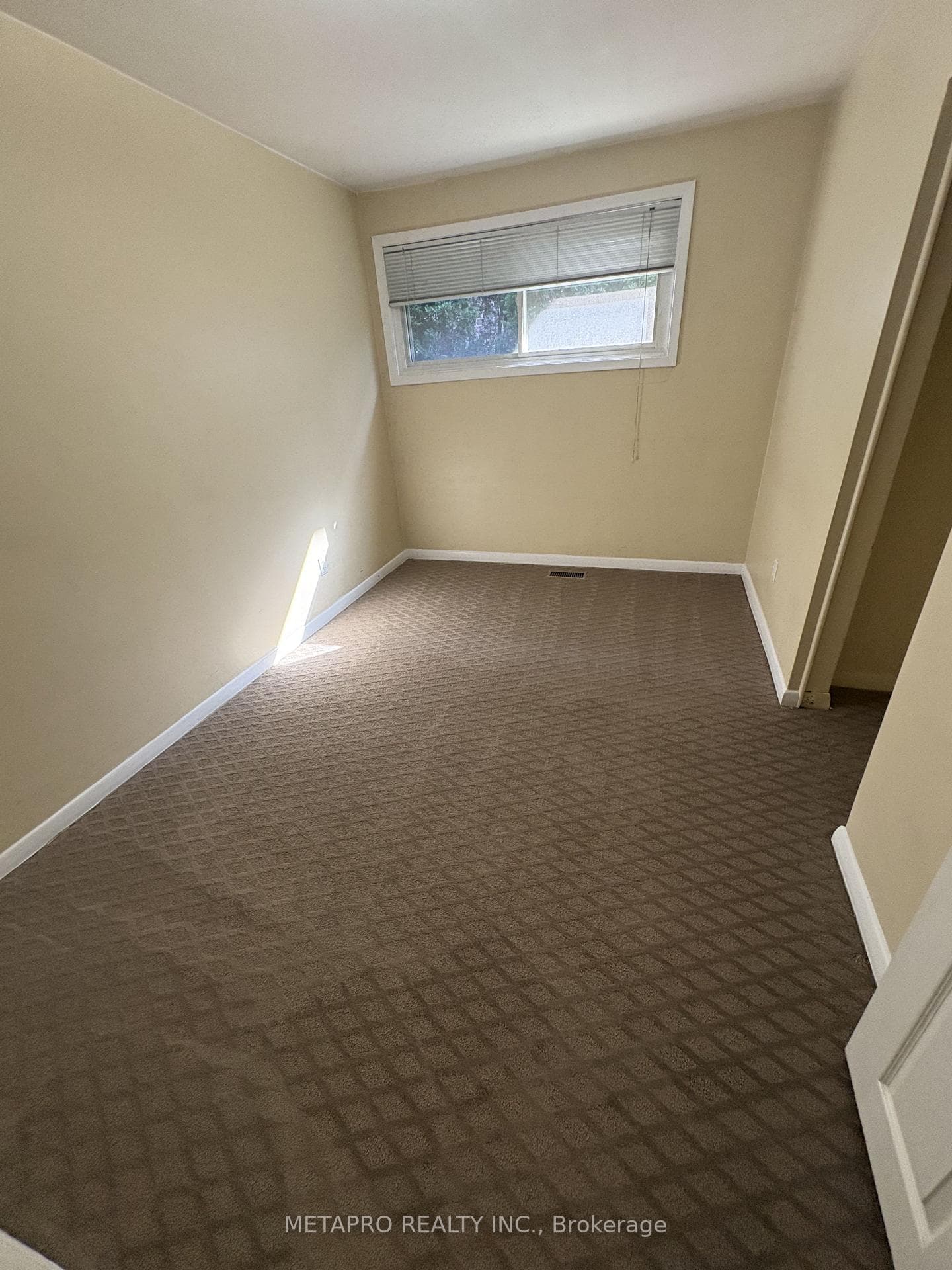 1294 Pinegrove Road photo 12