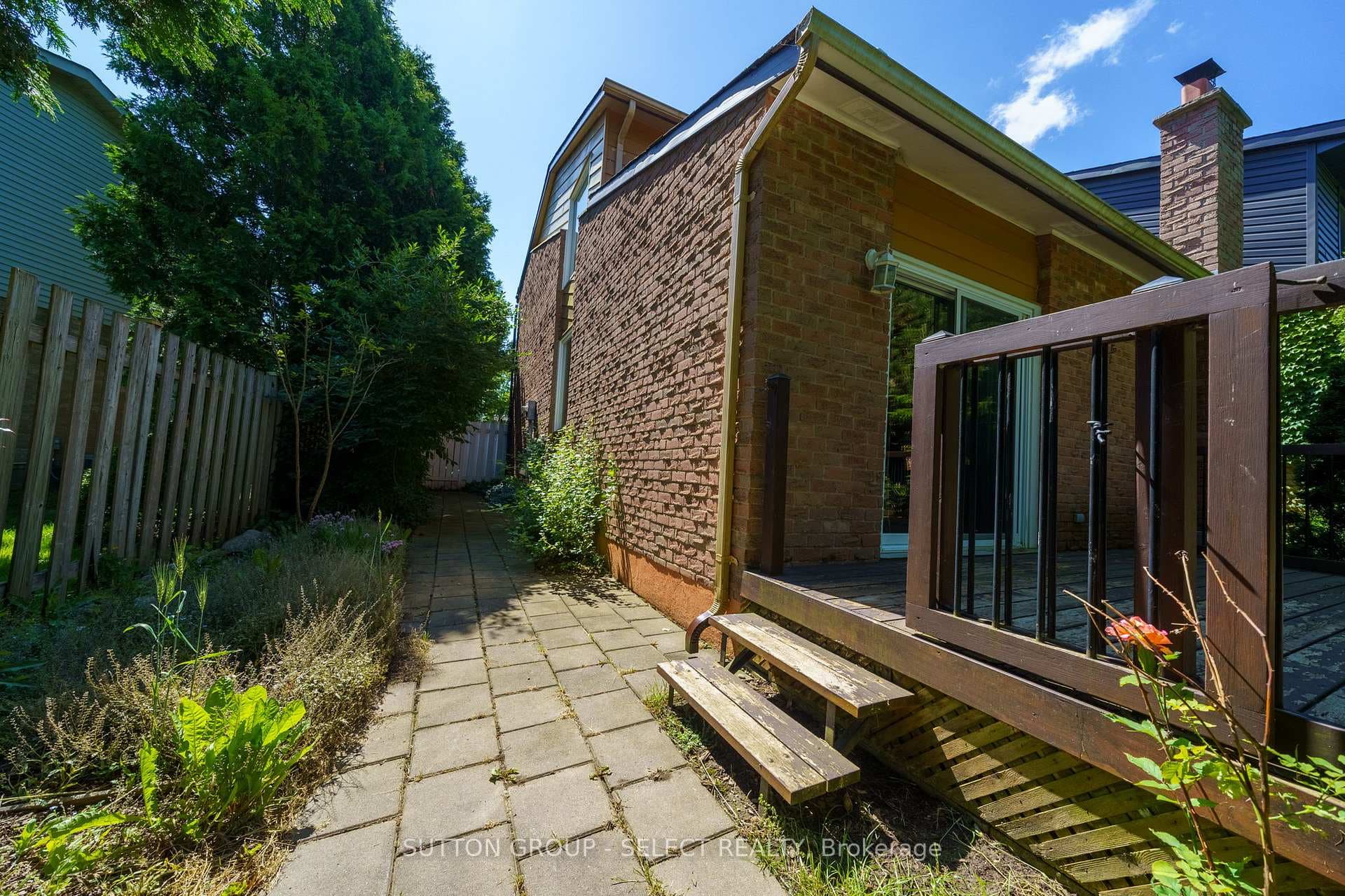 1839 Aldersbrook Road photo 38