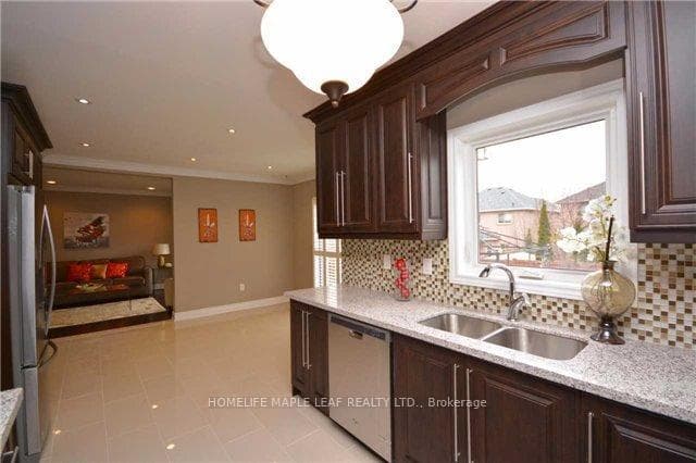 897 Bancroft Drive photo 4