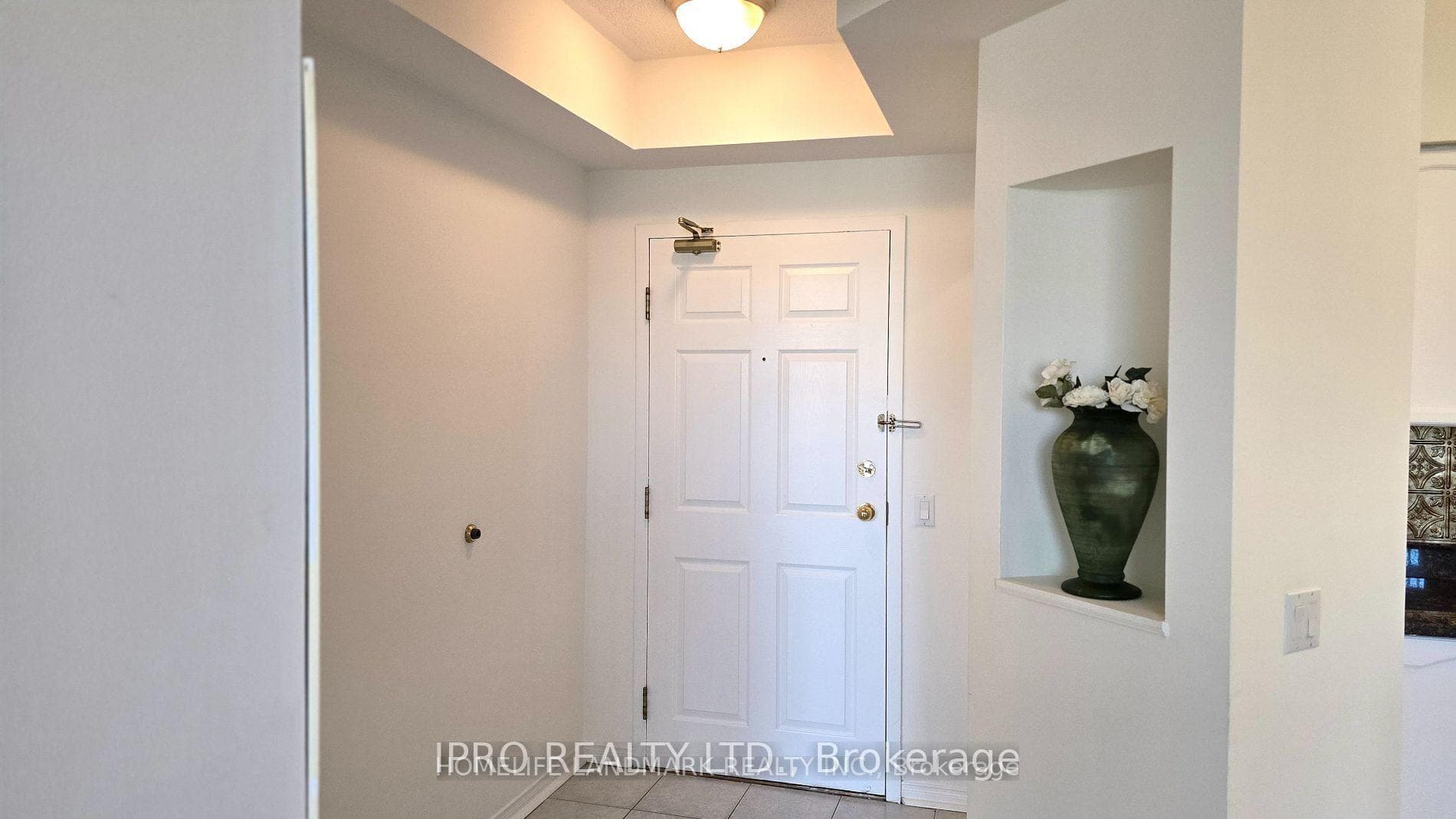 7378 Yonge Street Unit 303 photo 4