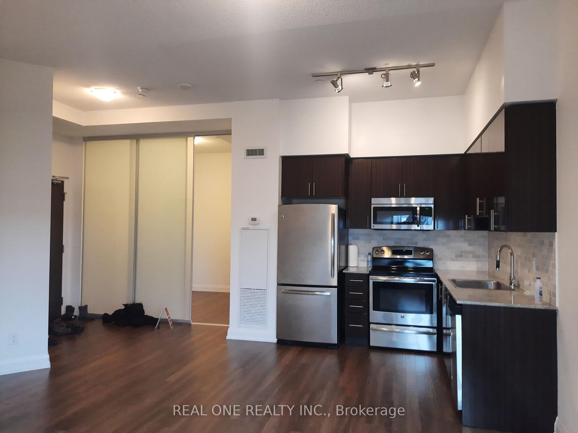 7161 Yonge Street Unit 321 photo 8