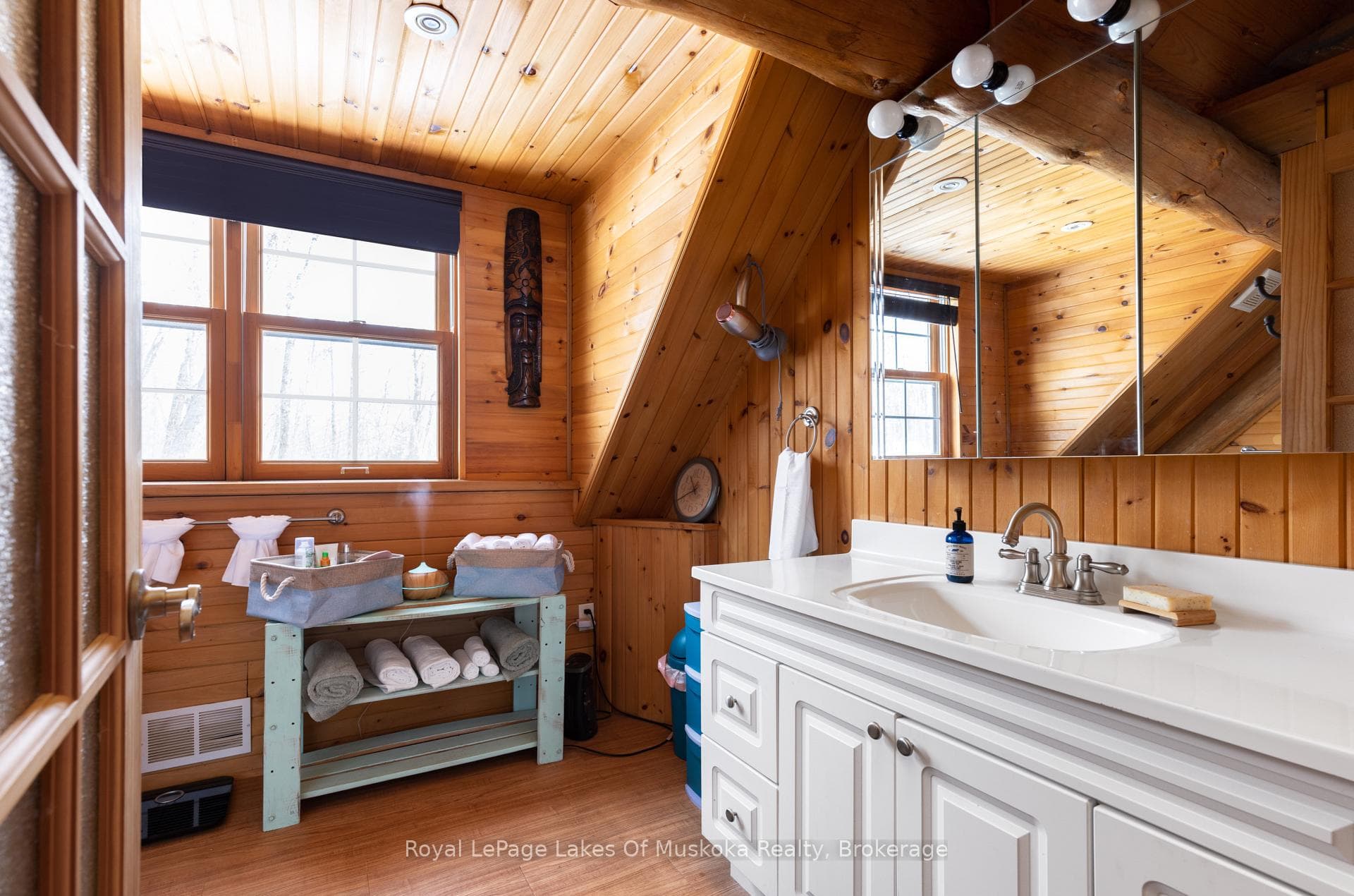 259 Lakeshore Road photo 18