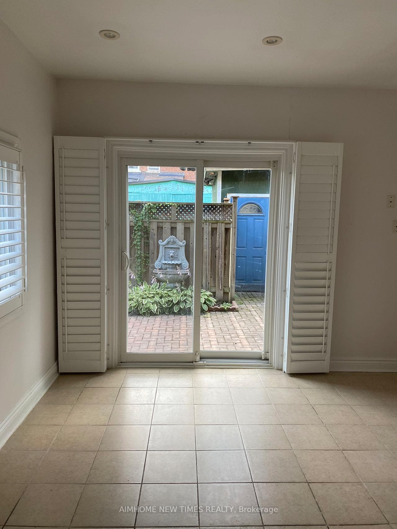 248 Robert Street photo 11