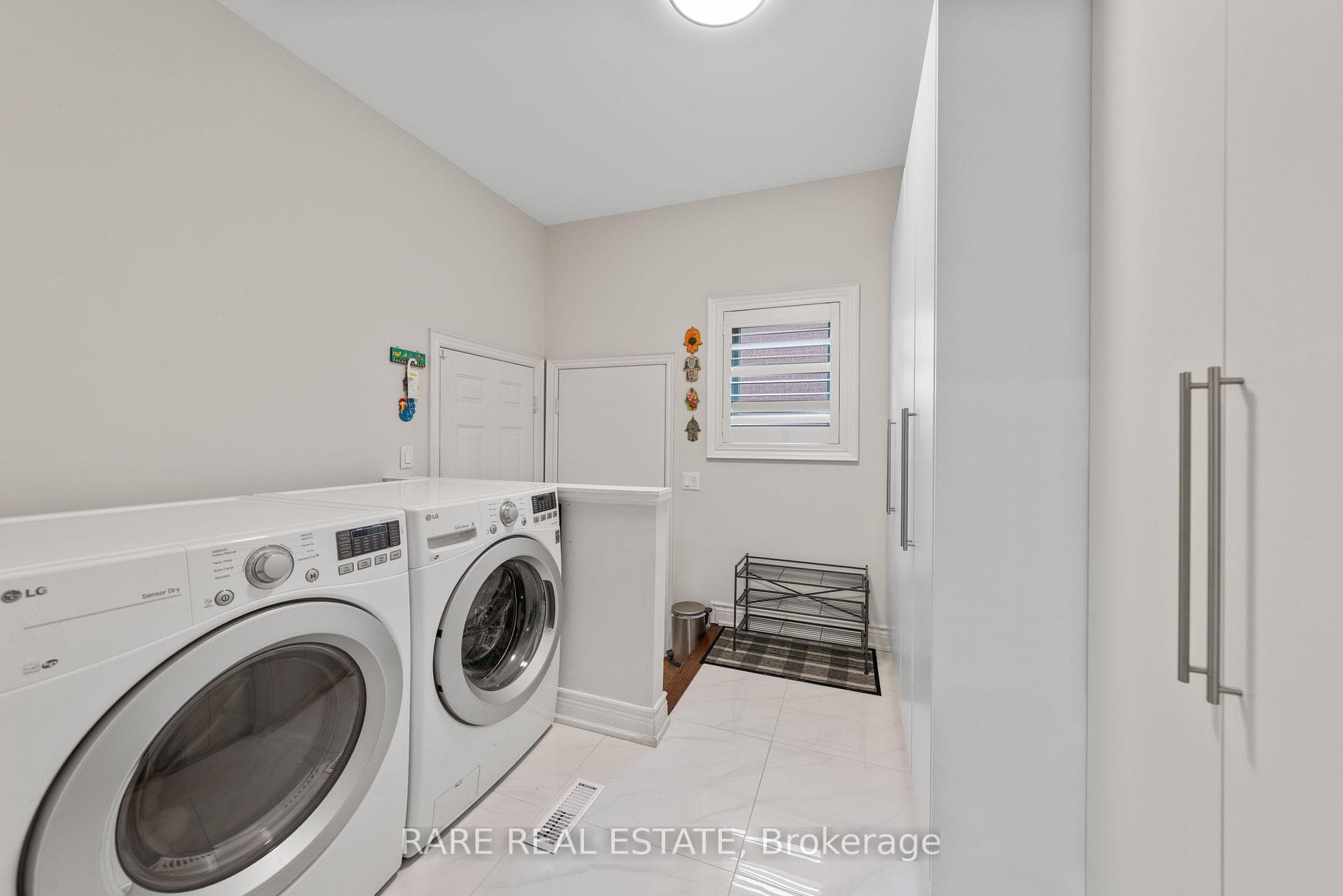 545 Highcliffe Drive photo 12