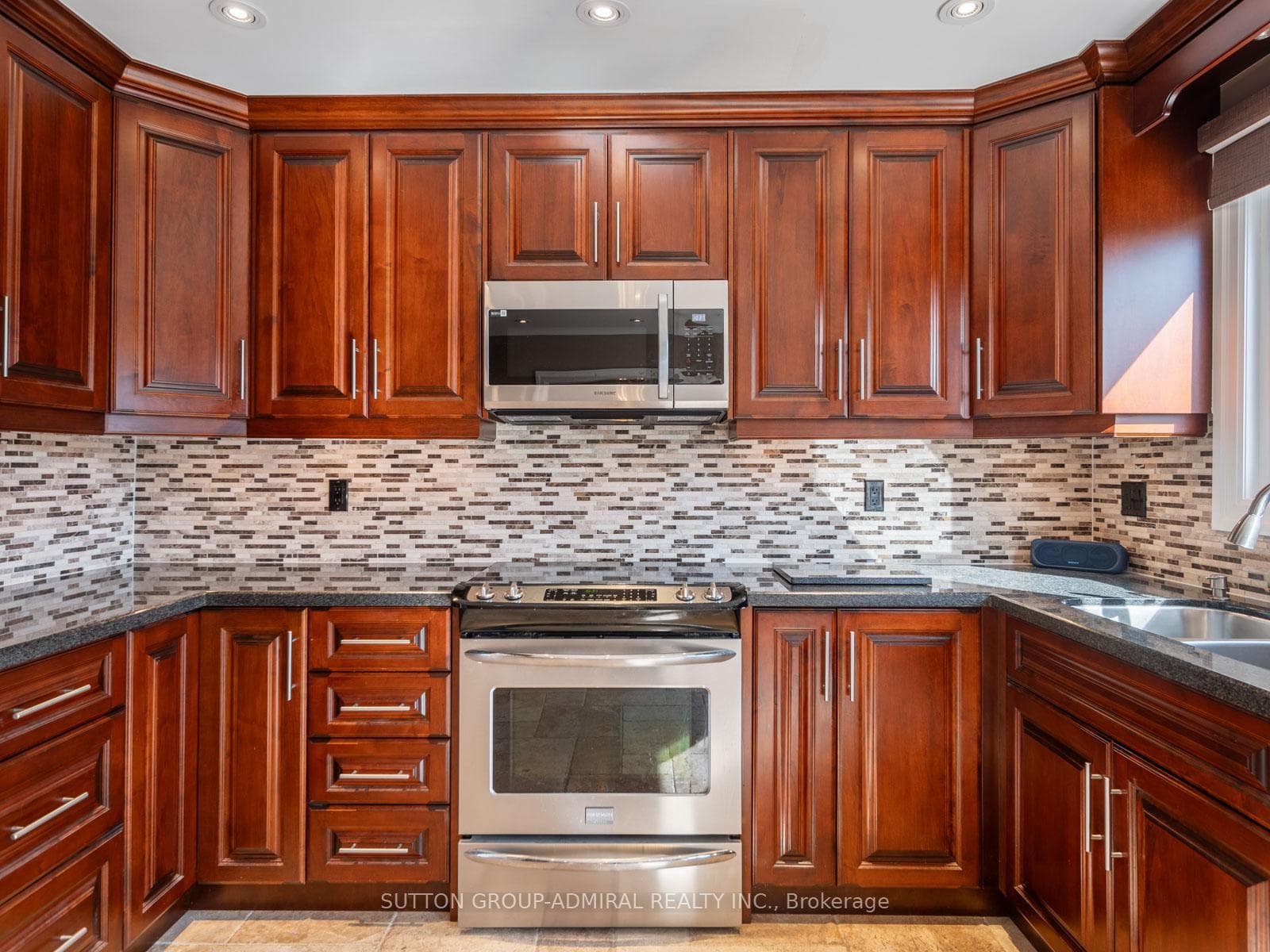 203 Willow Lane photo 10