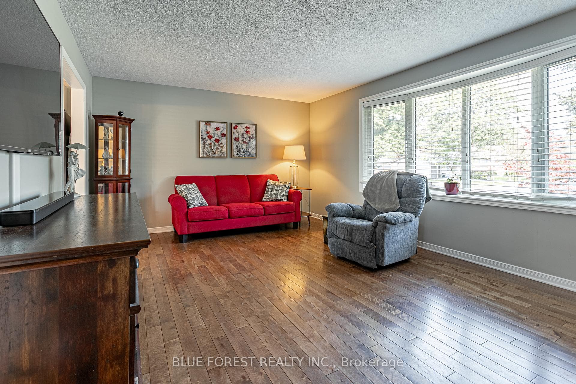 122 St. Clair Crescent photo 5
