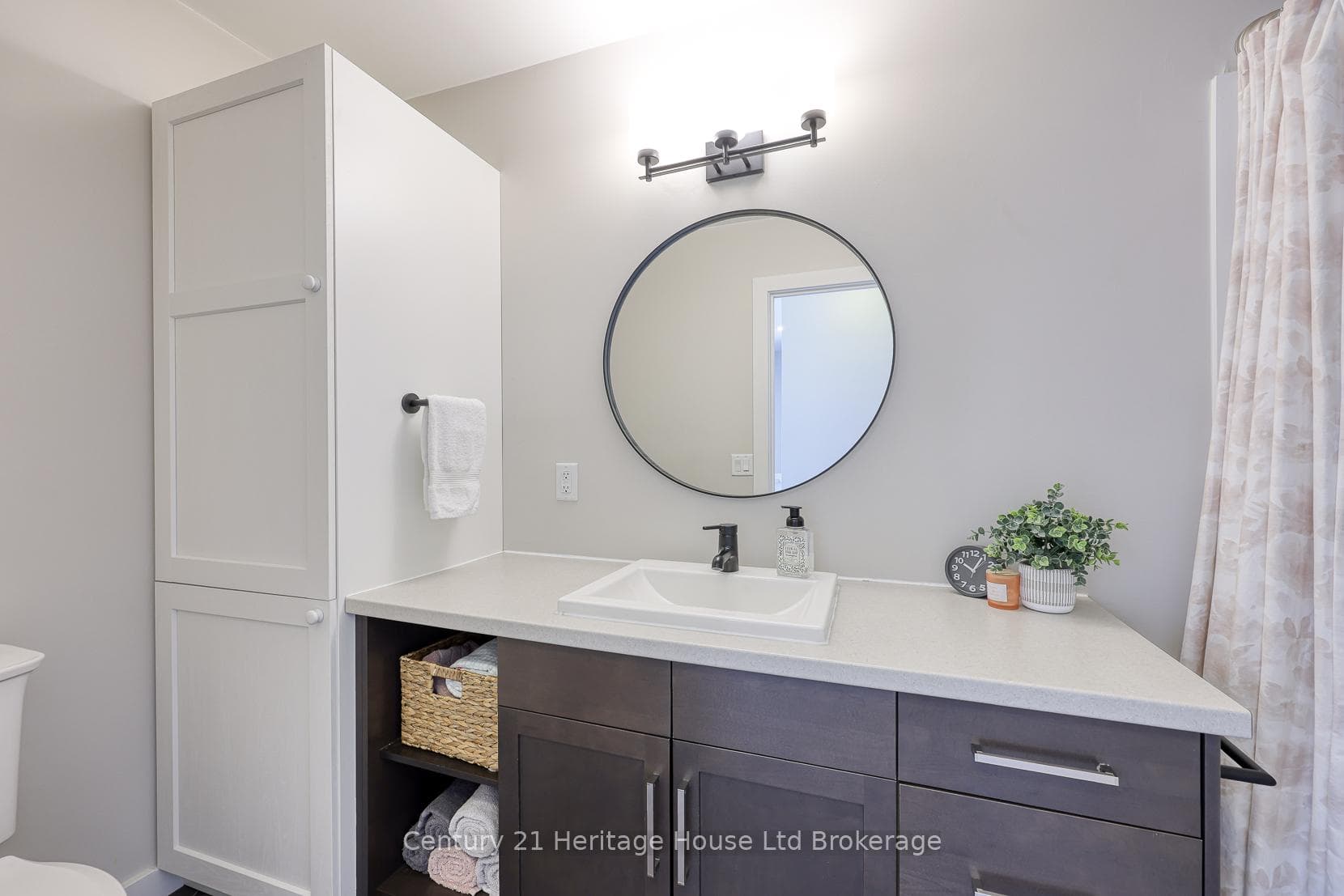 258 Graham Street photo 11