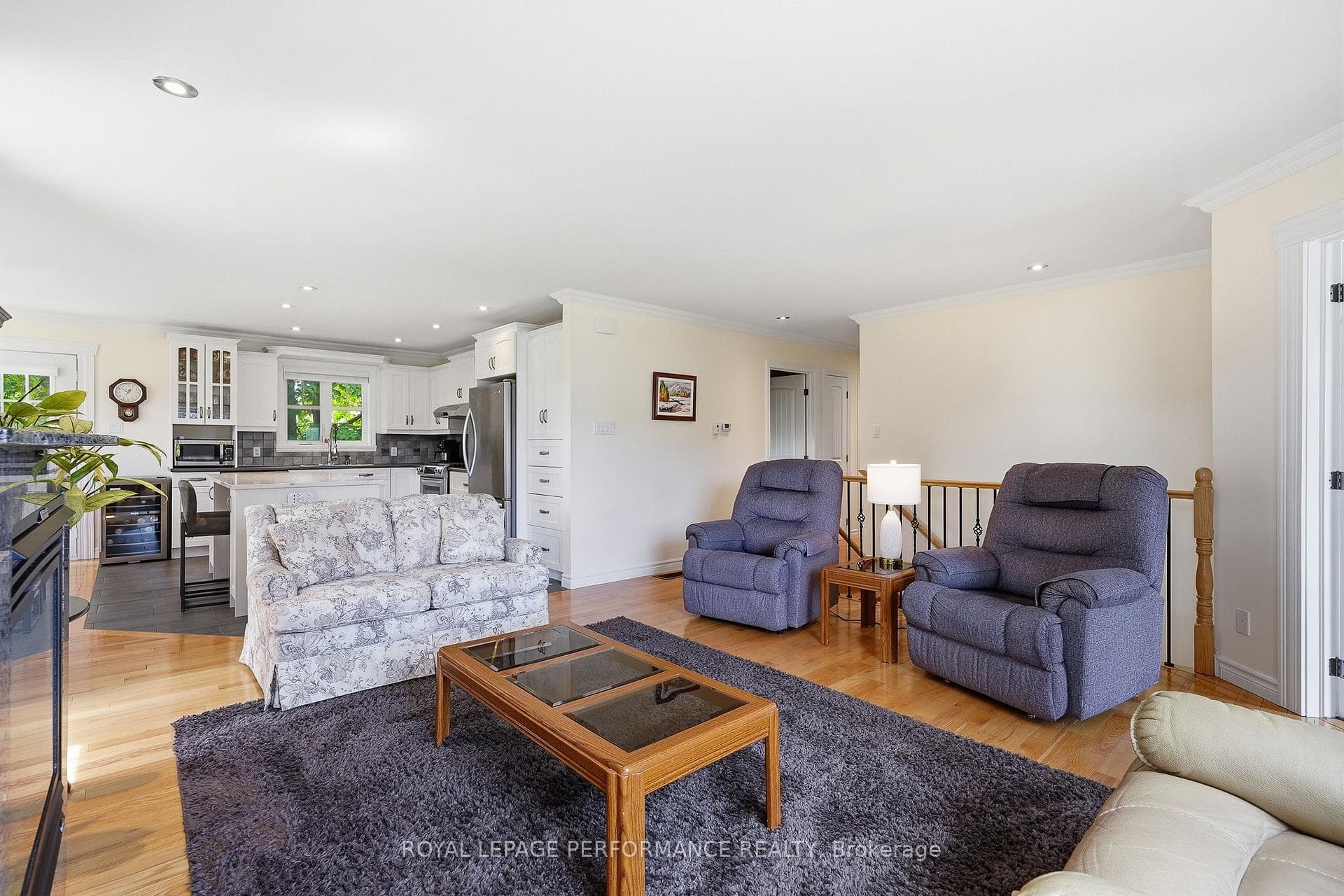 992 Ghislain Street photo 15