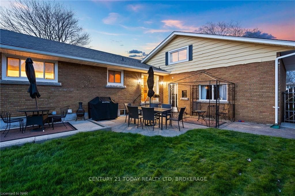 3061 CHIPMAN Crescent photo 12