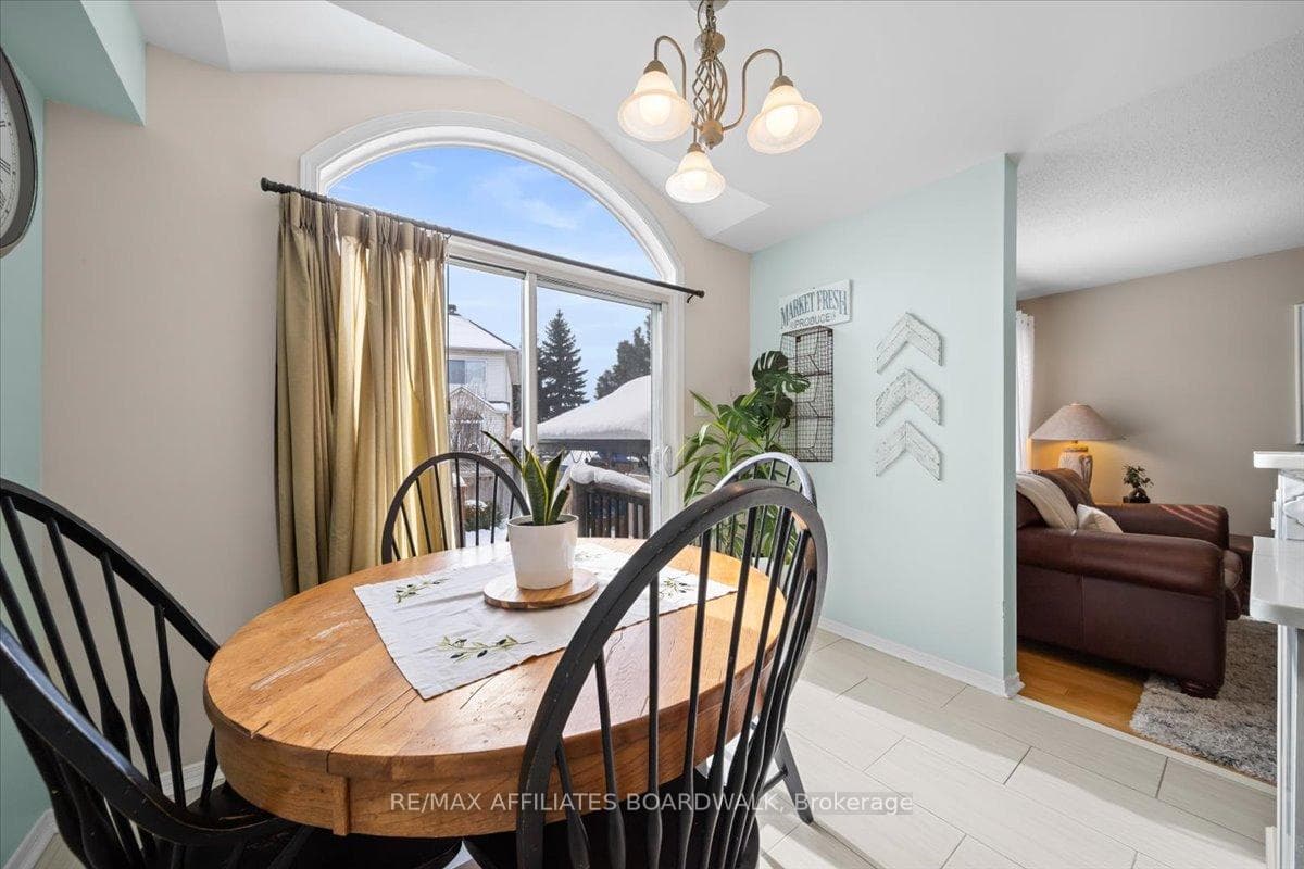 4 Landover Crescent photo 22