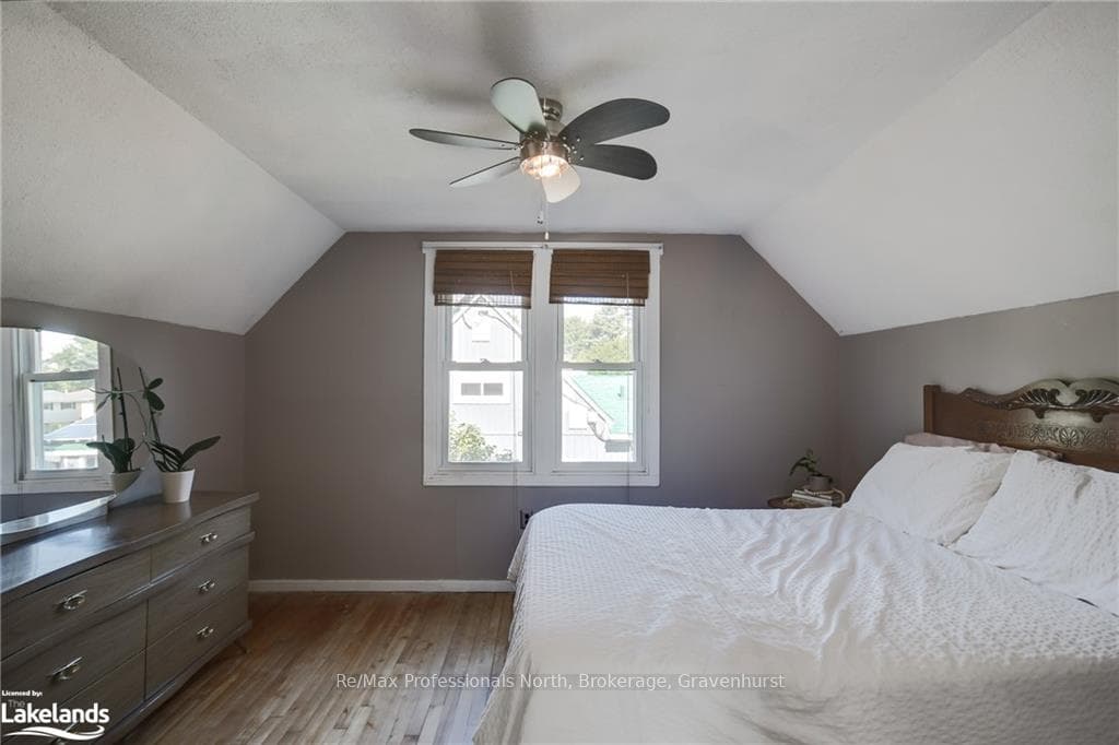 184 CRESCENT Drive photo 21