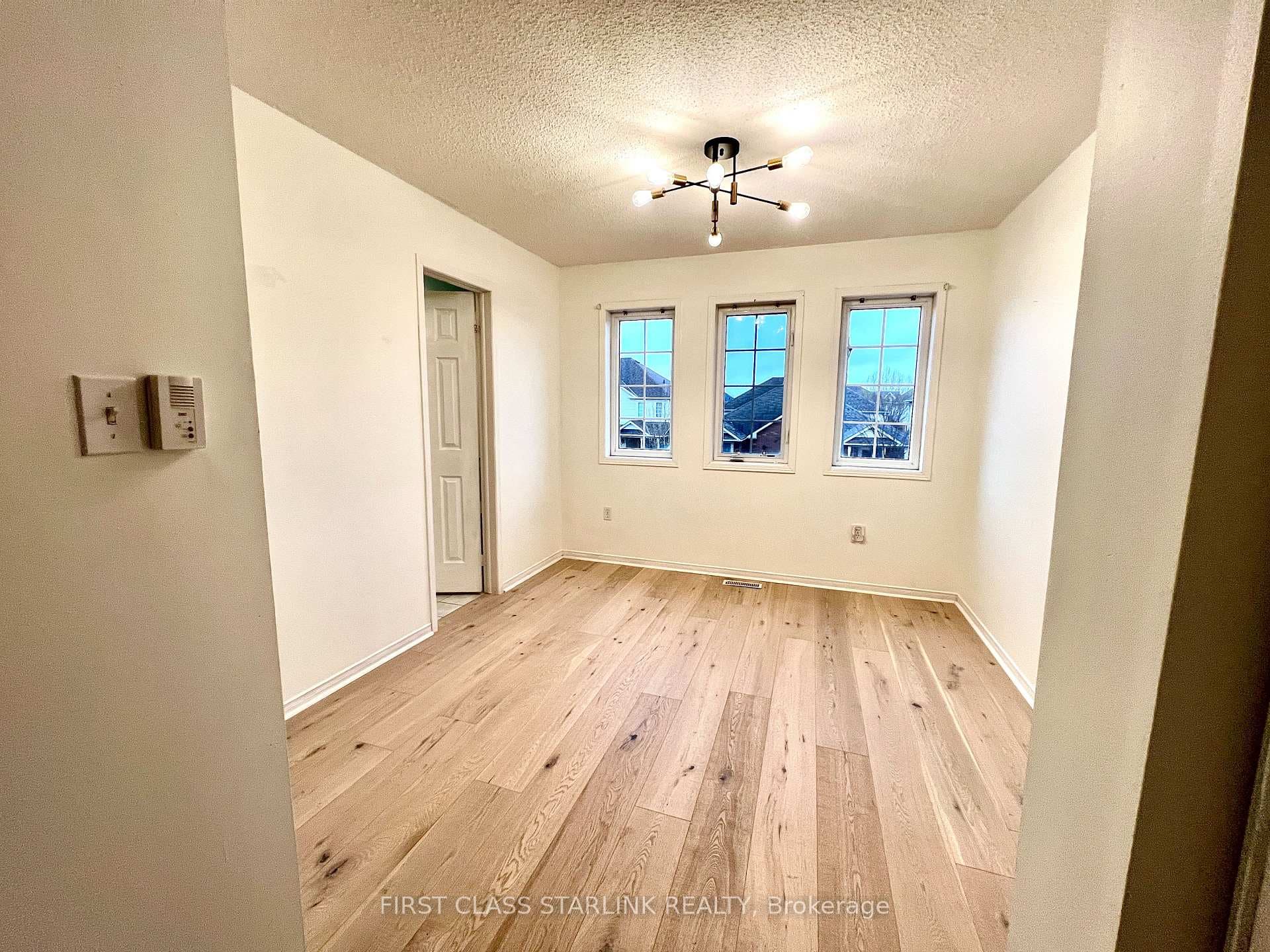 201 Sherwood Road photo 8