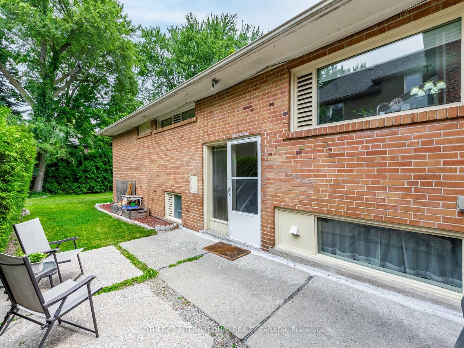 200 Cortleigh Boulevard photo 36
