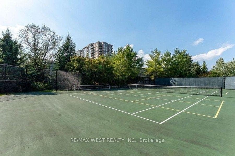 350 Red Maple Road Unit 814 photo 34