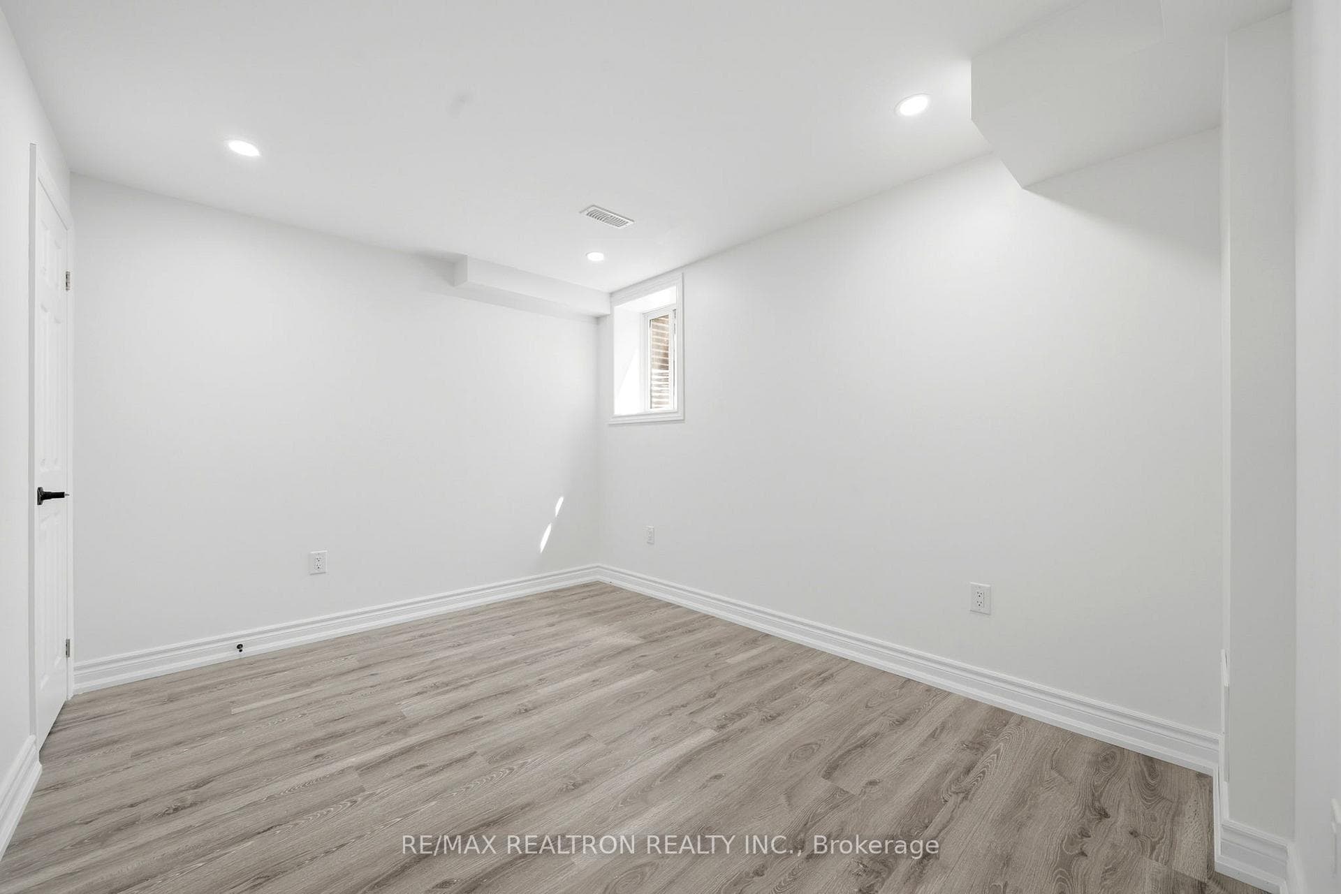 55 Bartram Crescent Unit B photo 11