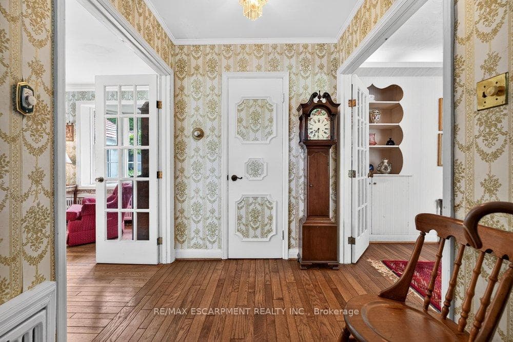 Elegant front entry
