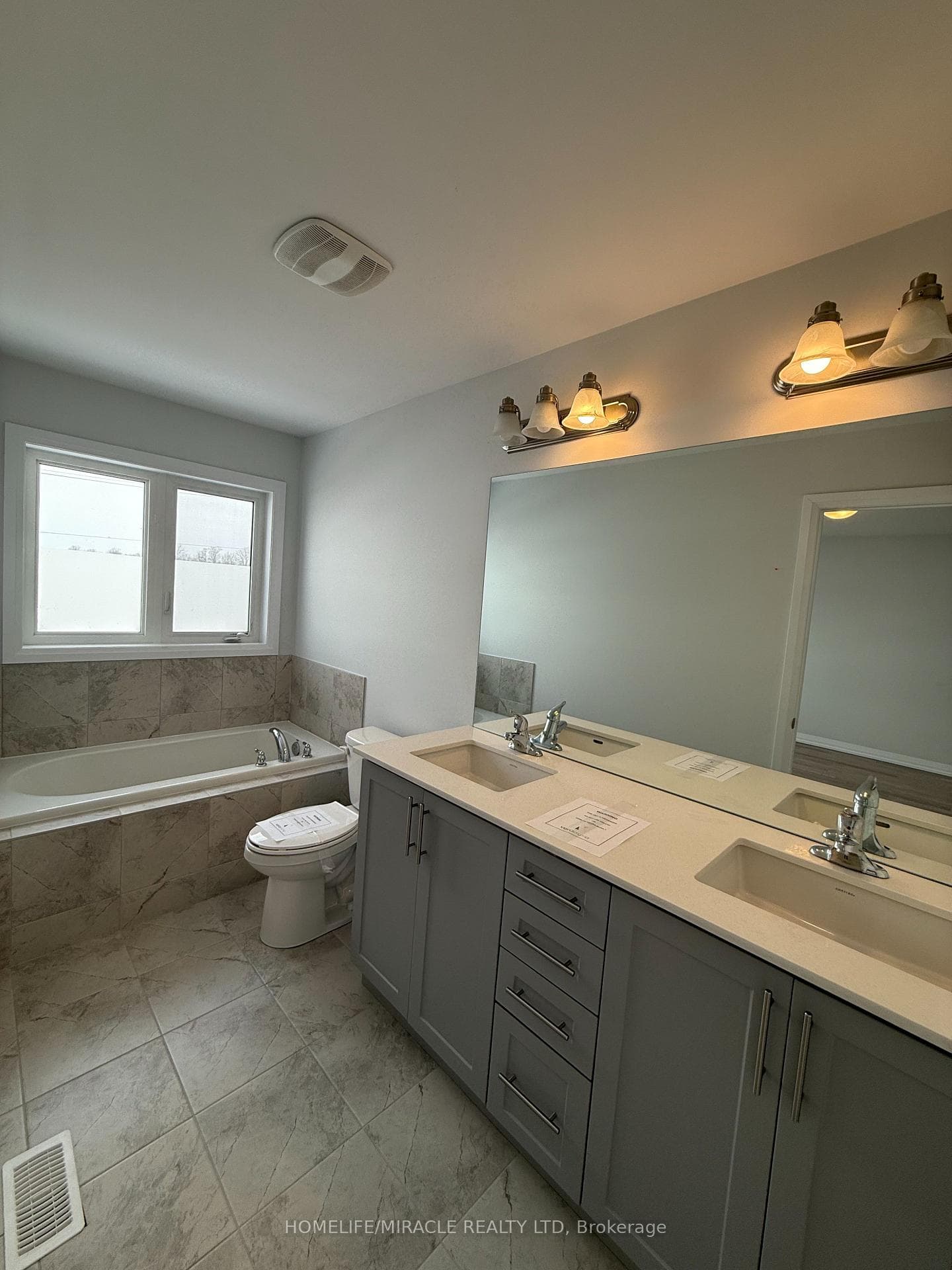 876 Sobeski Avenue photo 18