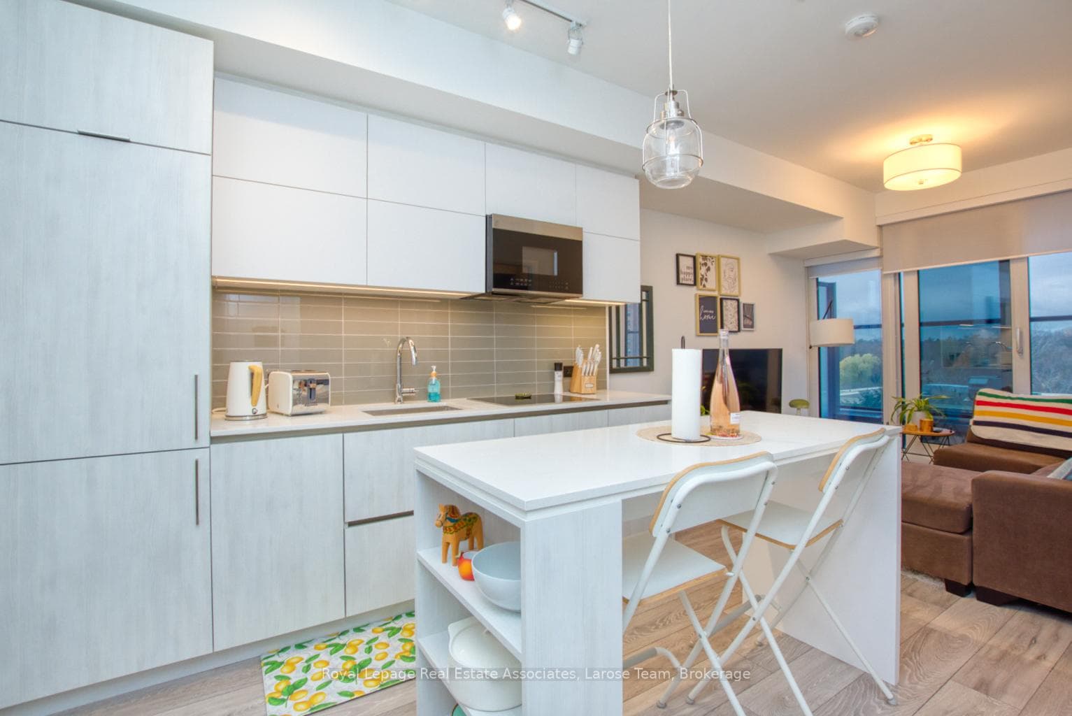 21 Park Street Unit 811 photo 3