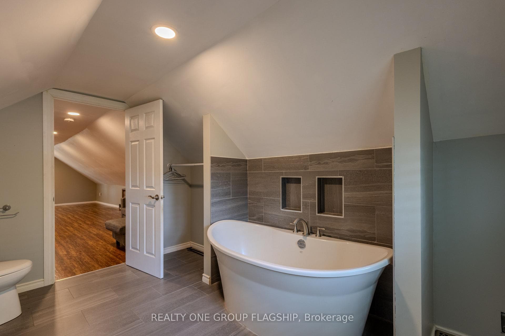 4774 THIRD Avenue photo 26