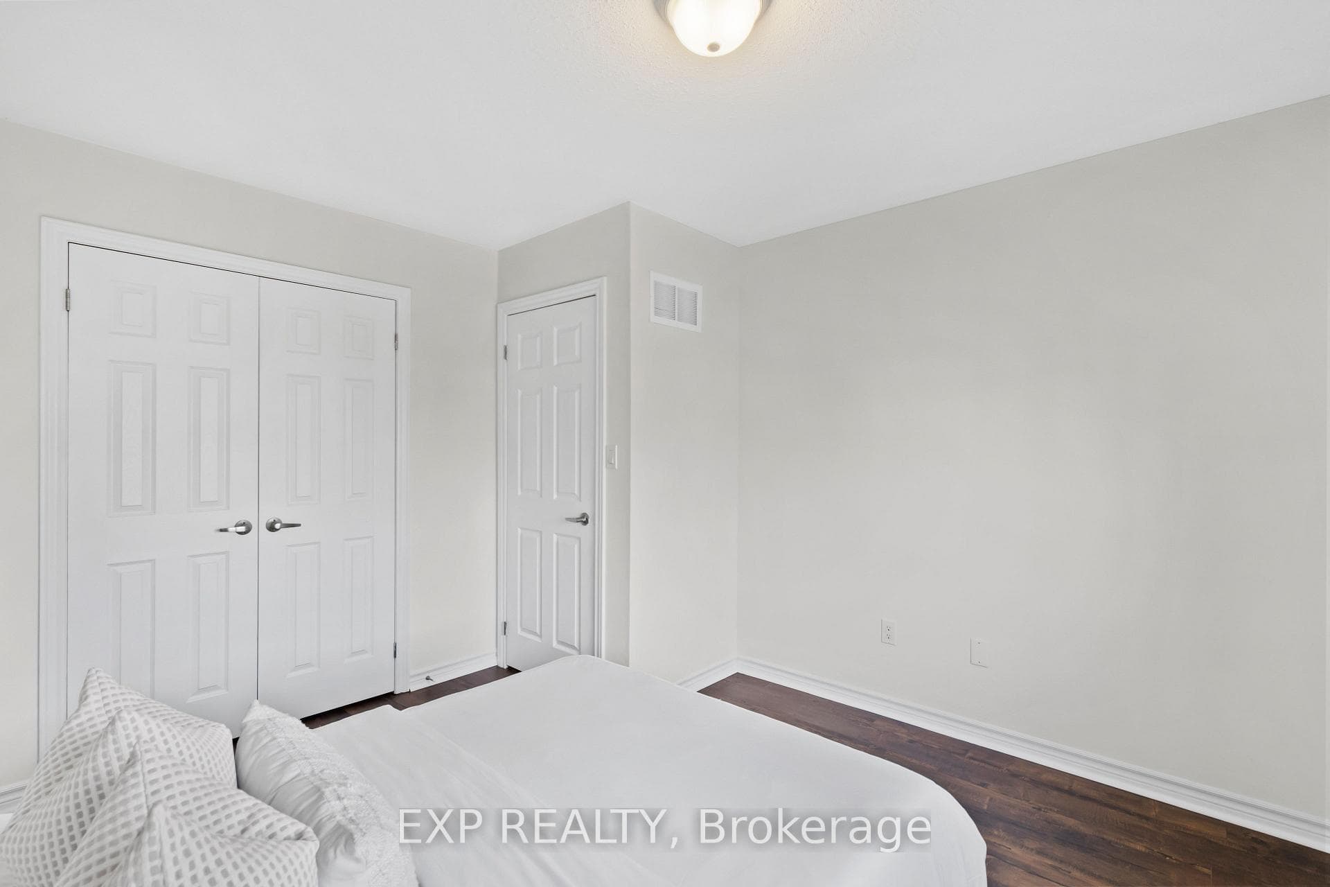 12 Mantz Crescent photo 32