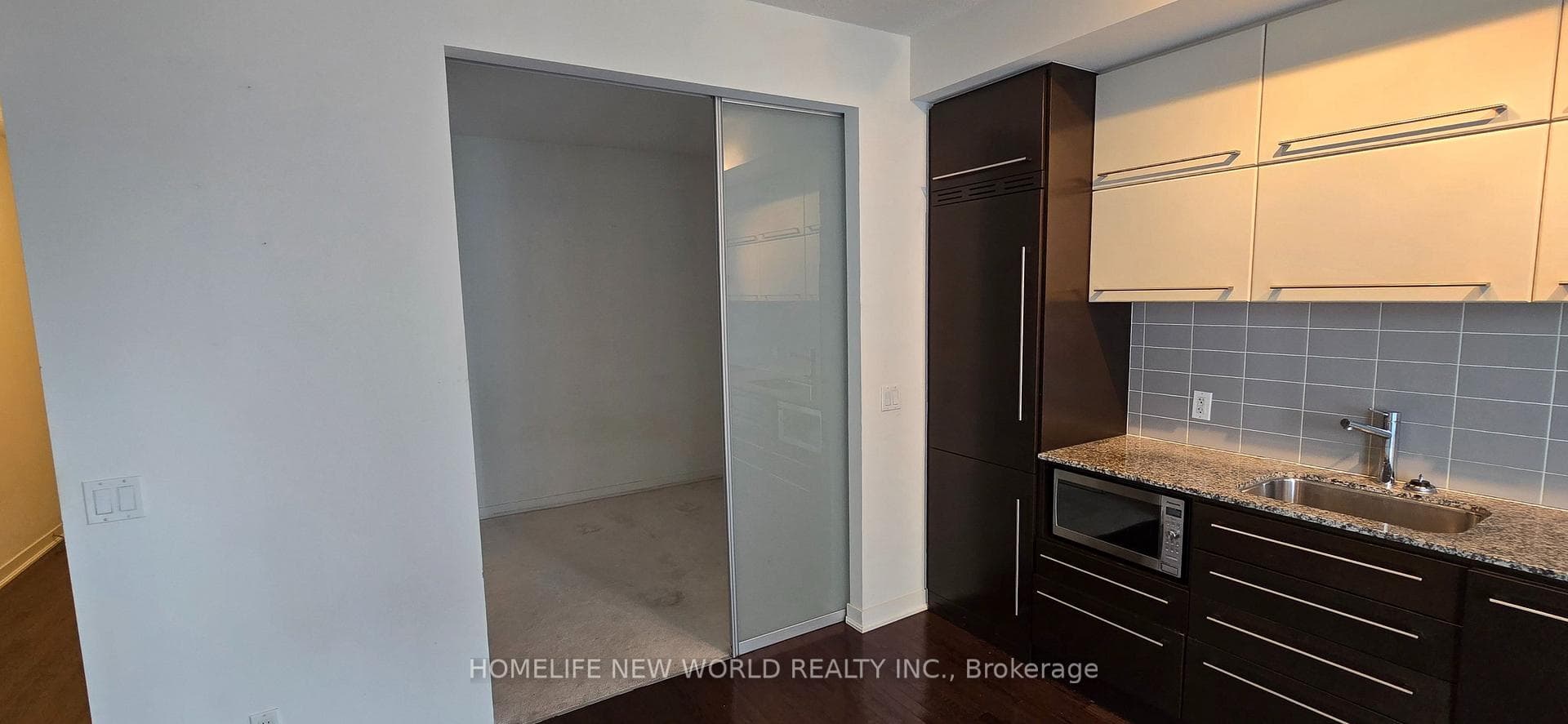 770 Bay Street Unit 2208 photo 12