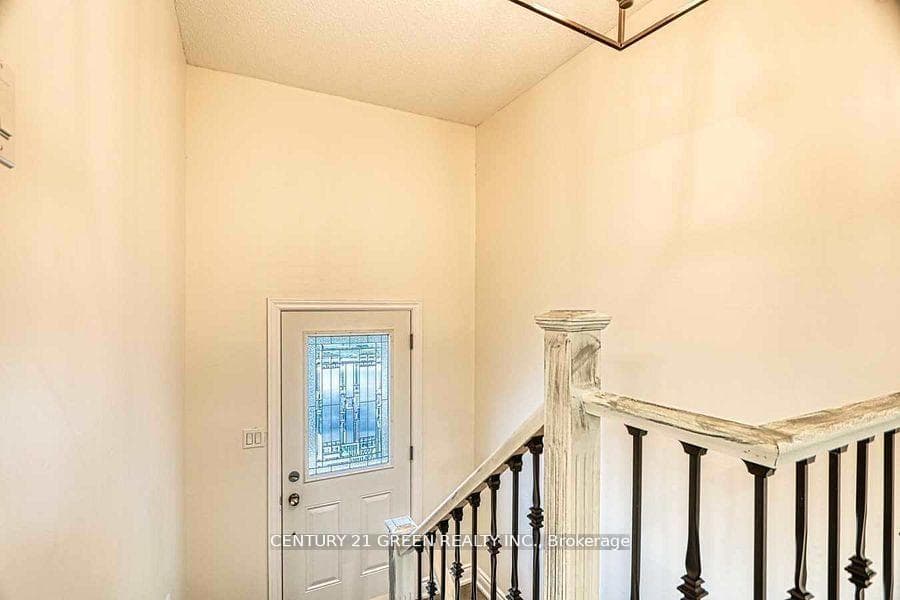 164 Gardiner Drive photo 8