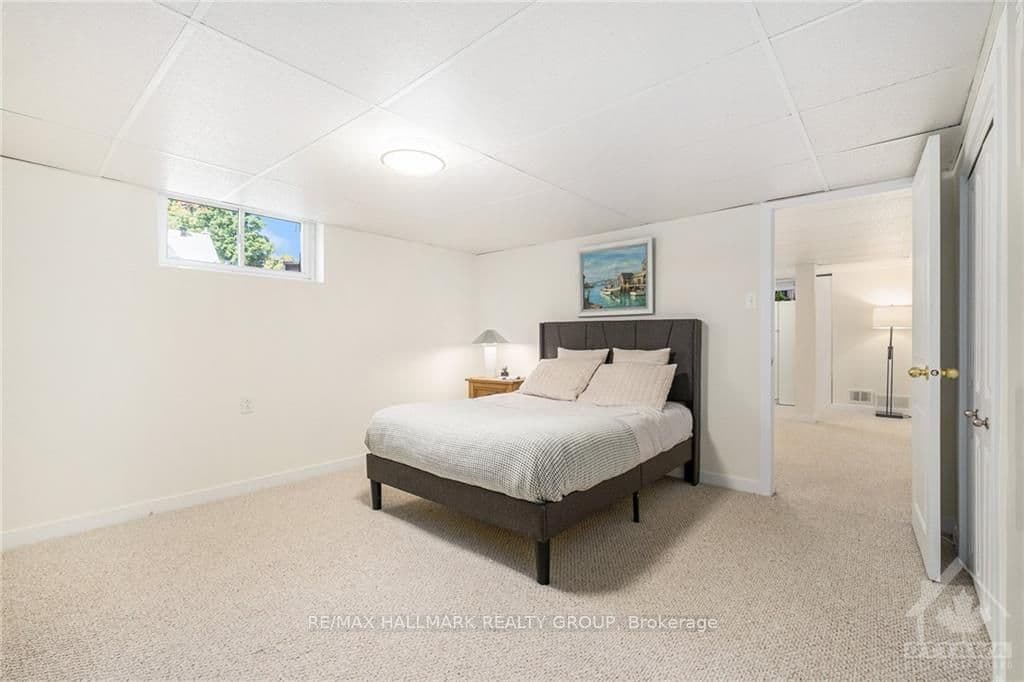 2034 SAUNDERSON Drive photo 23