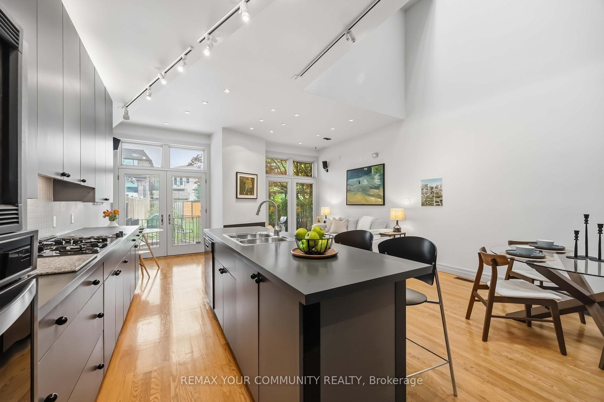 44 Castlefield Avenue photo 9