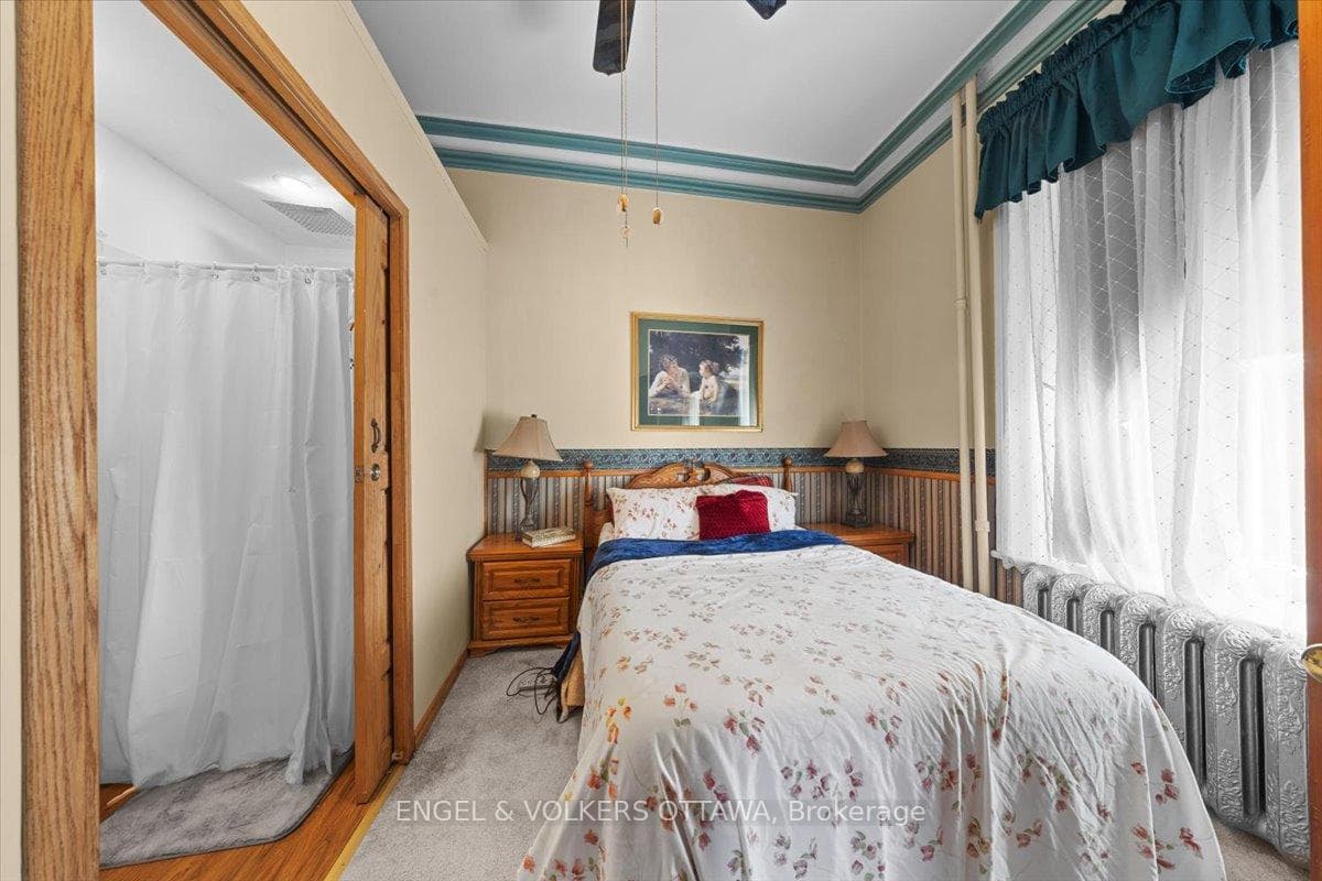 528 St Lawrence Street photo 25