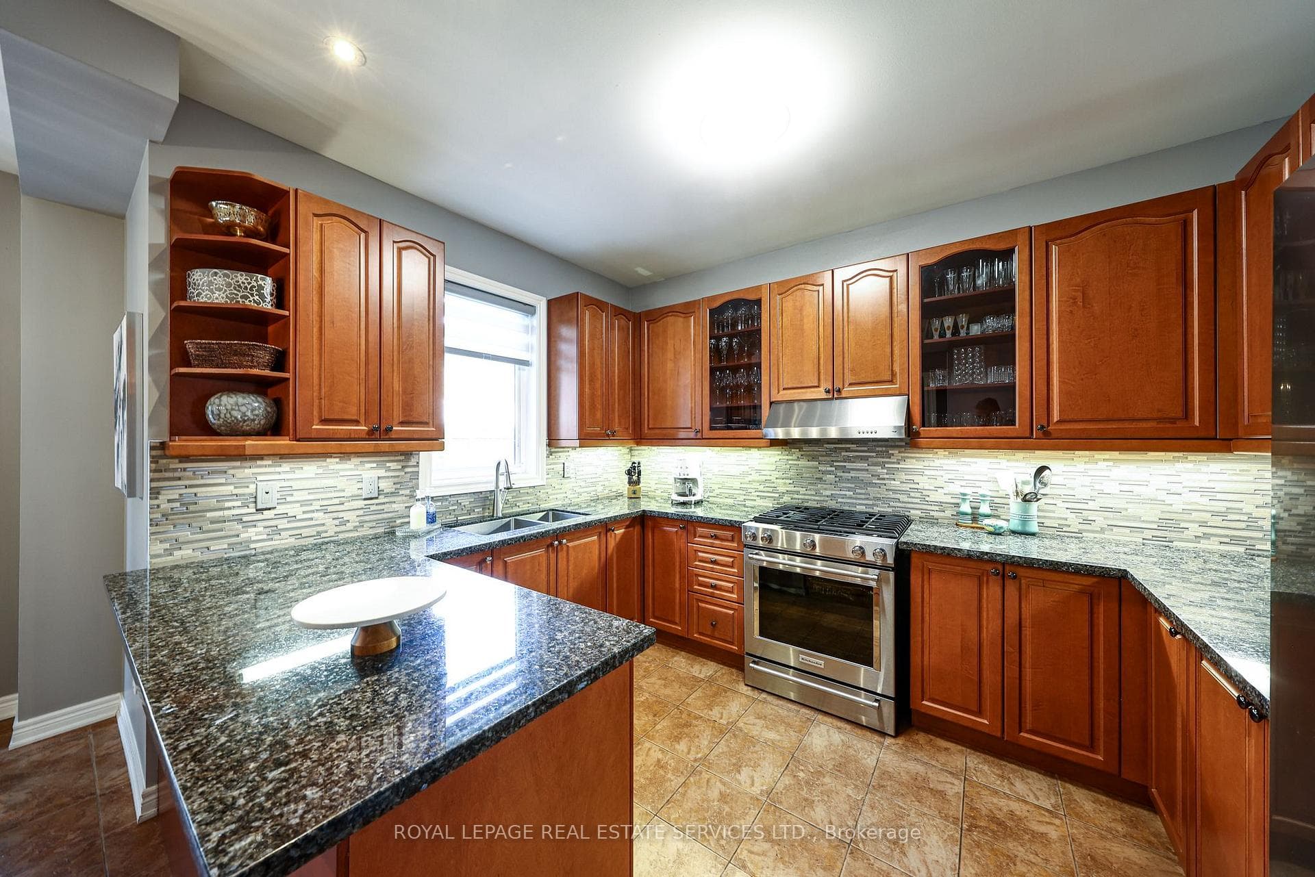 140 Humber Forest Court photo 16