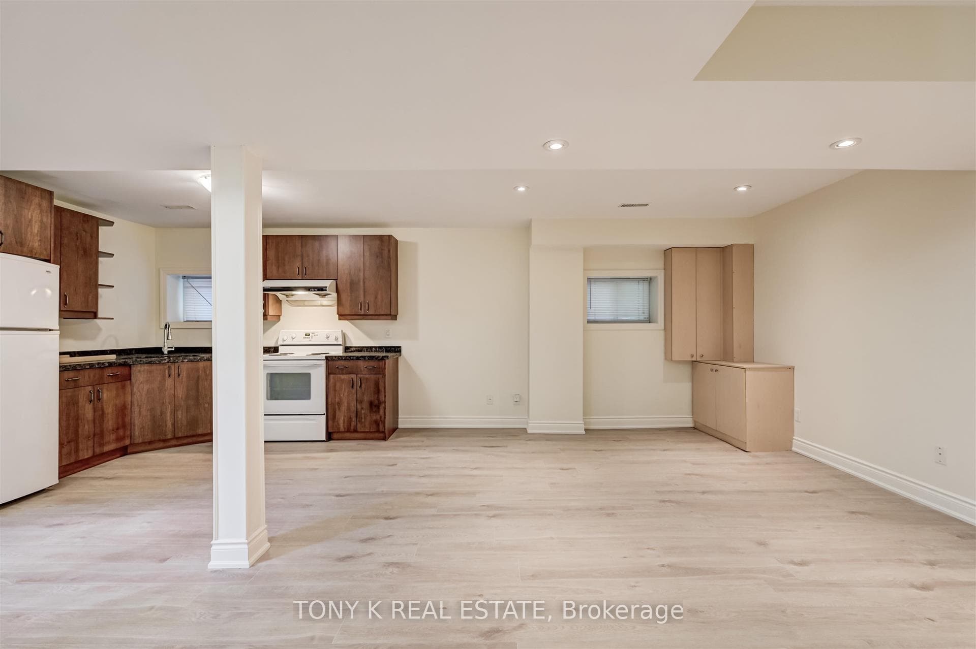 294 Cosburn Avenue Unit Bsmt photo 5