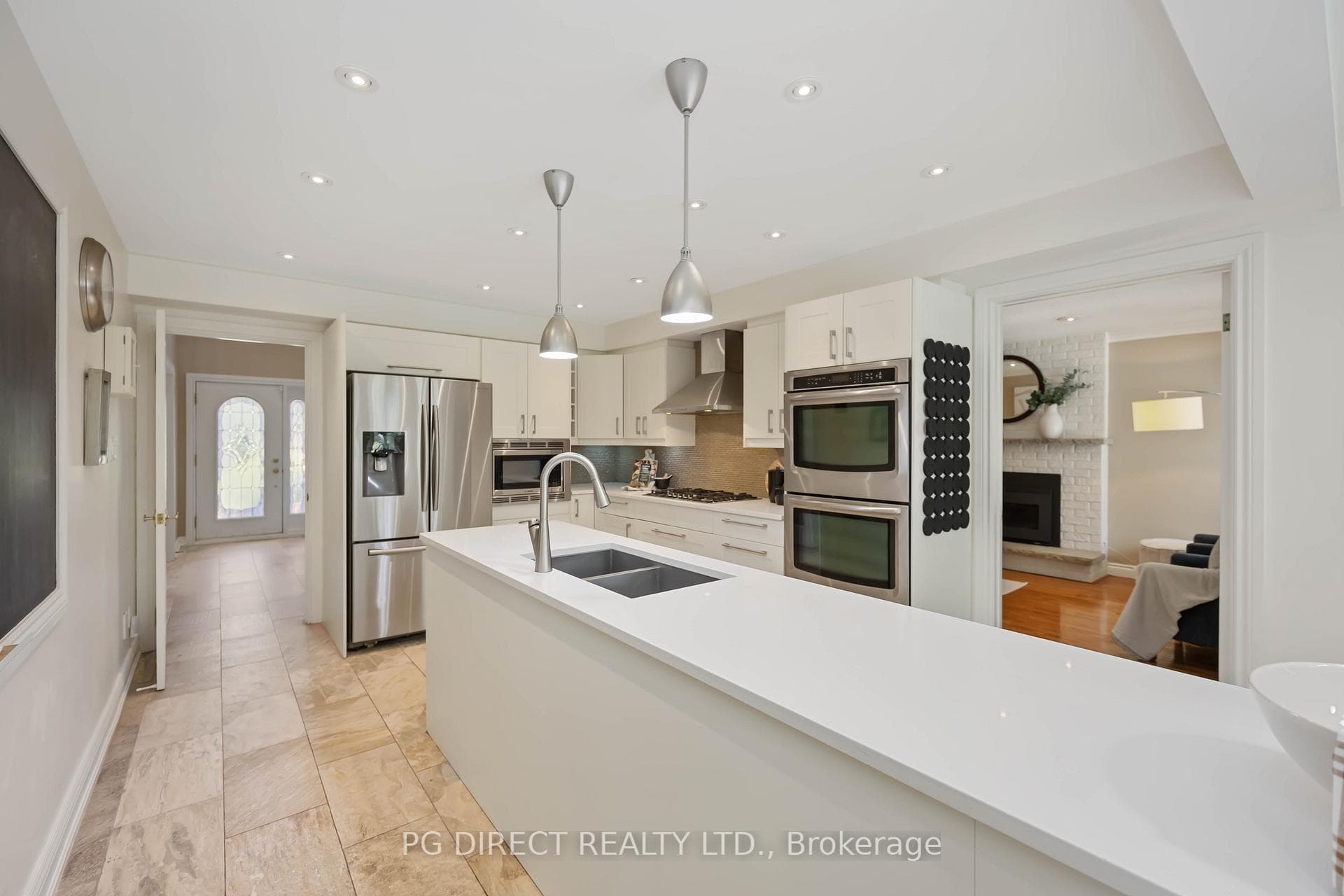 80 Henderson Drive photo 7