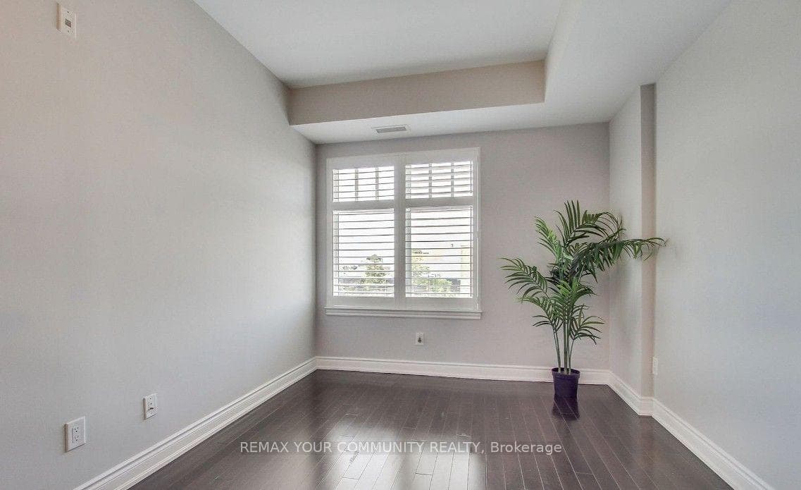 10211 Keele Street Unit 211 photo 12